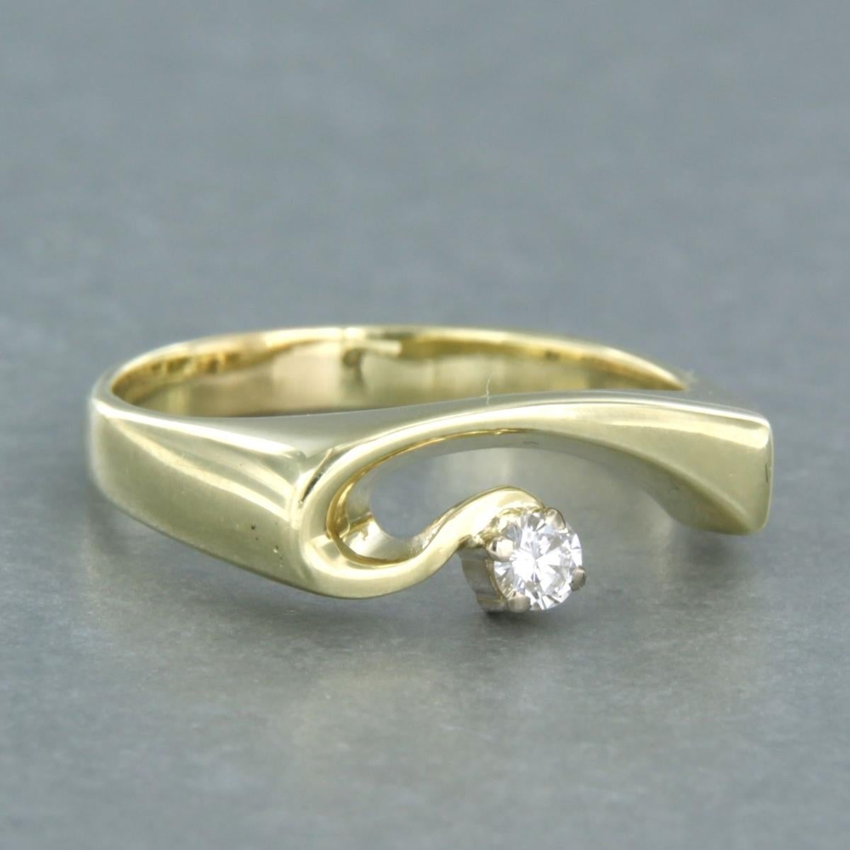 14k yellow gold ring set with one brilliant cut diamond 0.12 carat - Ringsize US 8.50

The head of the ring is 7.2 mm wide (0.3 inch)
Ring size : US 8.50 / EU 18.5 (58)
Weight : 5.2 gram (0.2 oz)

Set with 

- 1 x 3.2 mm brilliant cut diamond, circa