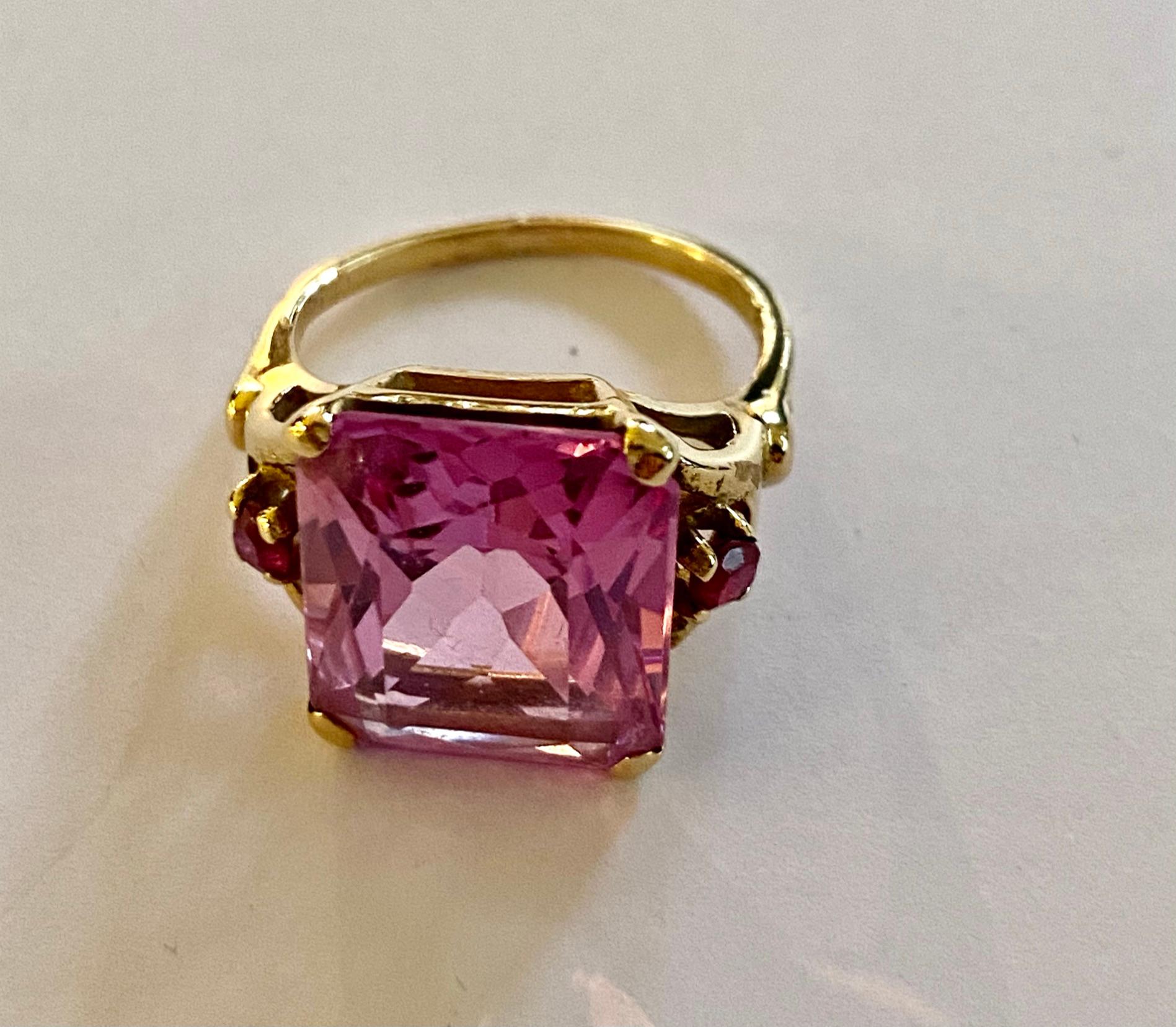Modern 14 Karat Yellow Gold Ring, Set with Synthetic Pink Sapphire and 2 Synthetic Ruby