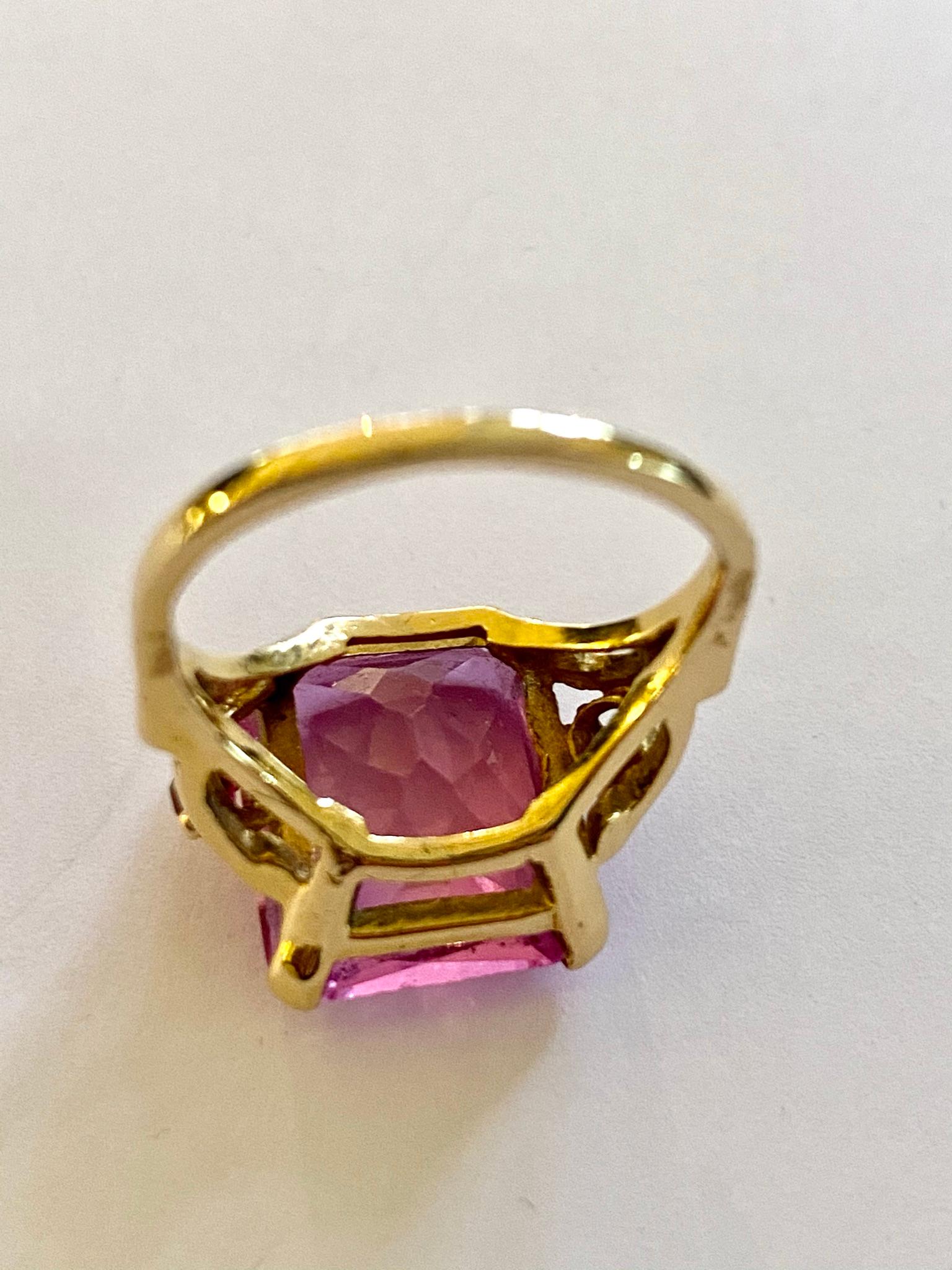 Women's 14 Karat Yellow Gold Ring, Set with Synthetic Pink Sapphire and 2 Synthetic Ruby