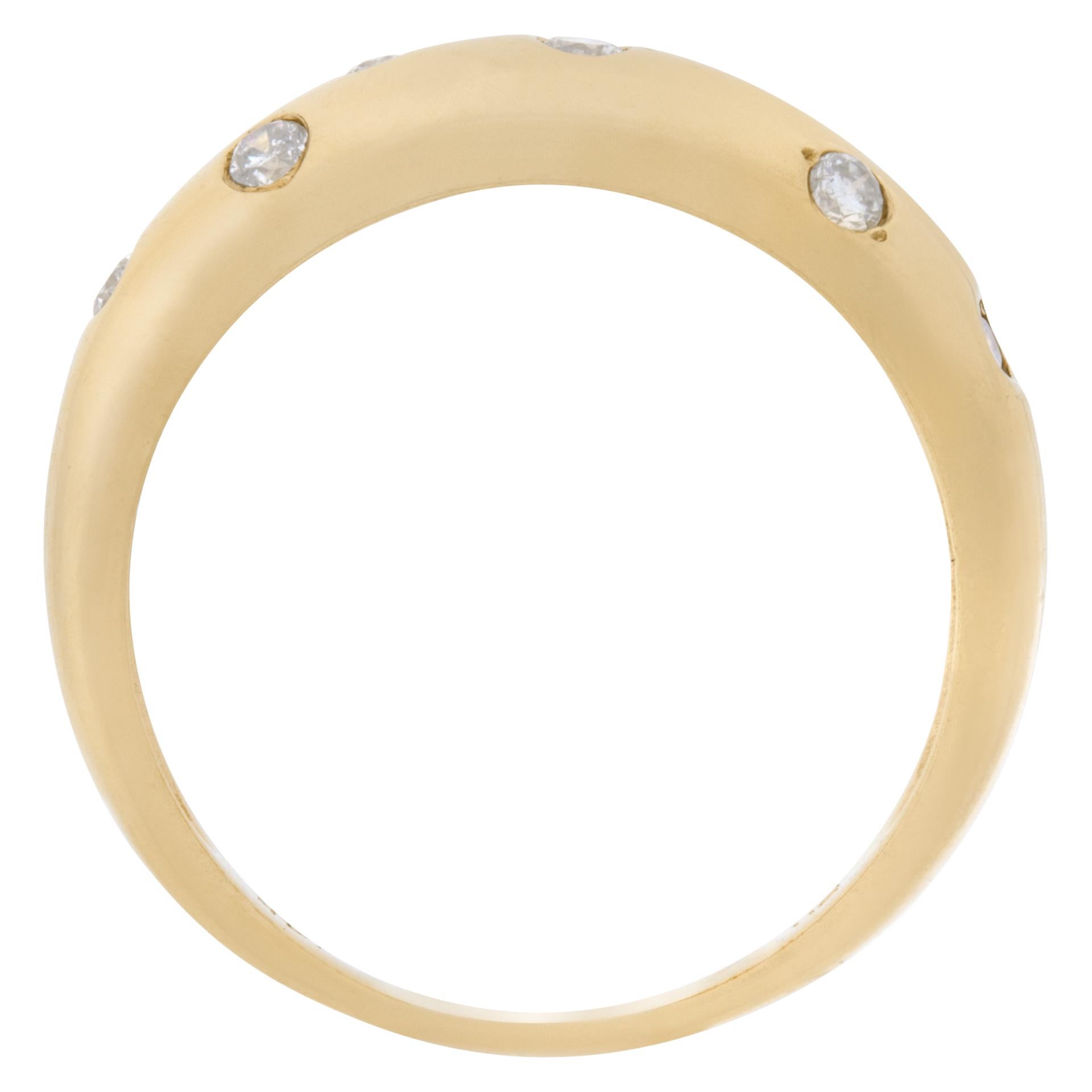 14k Yellow Gold Ring with 0.14 Carat Round Brilliant Diamonds In Excellent Condition For Sale In Surfside, FL