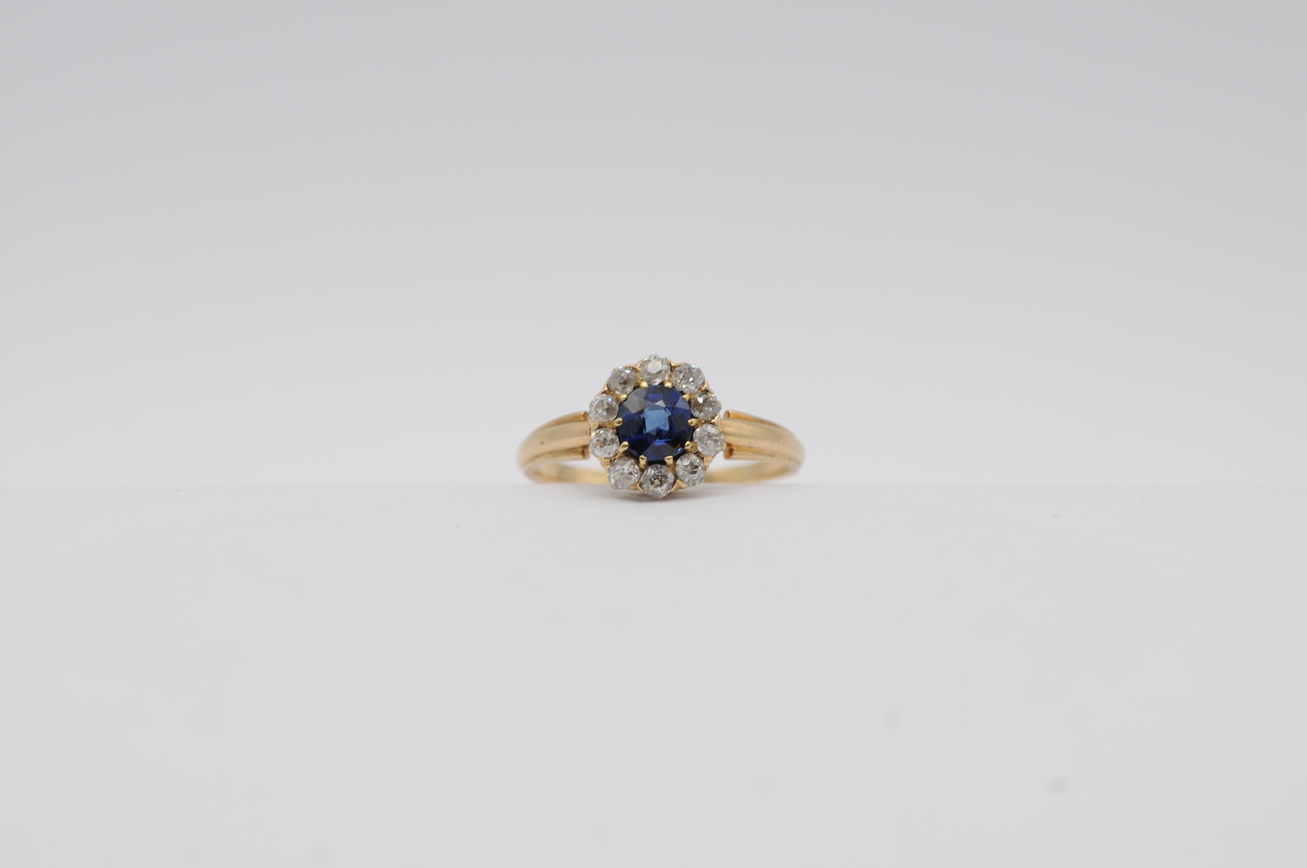 Bague en or jaune 14 carats avec saphir naturel 1 carat et 10 diamants brillants en vente 4