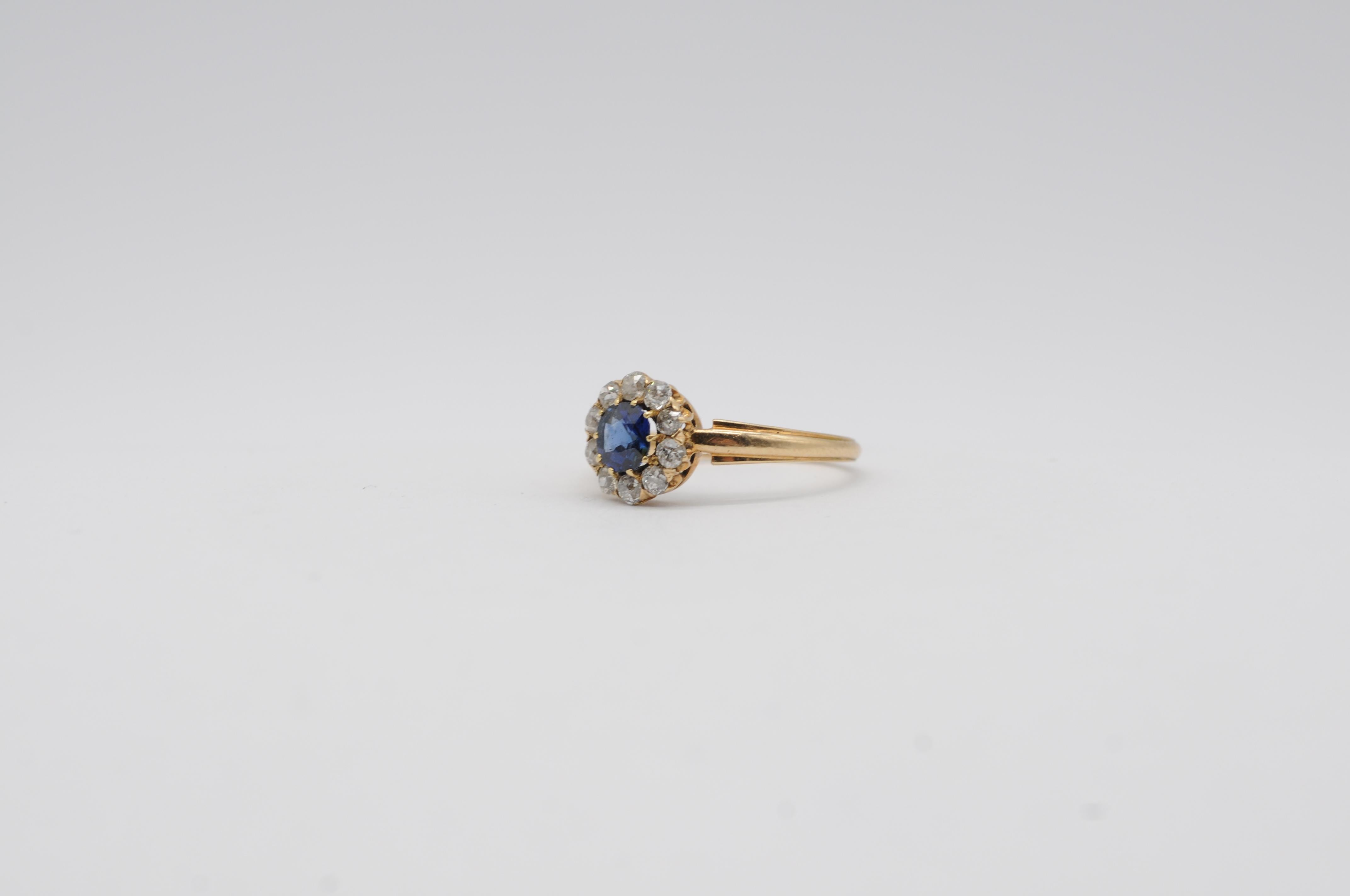 Bague en or jaune 14 carats avec saphir naturel 1 carat et 10 diamants brillants en vente 5