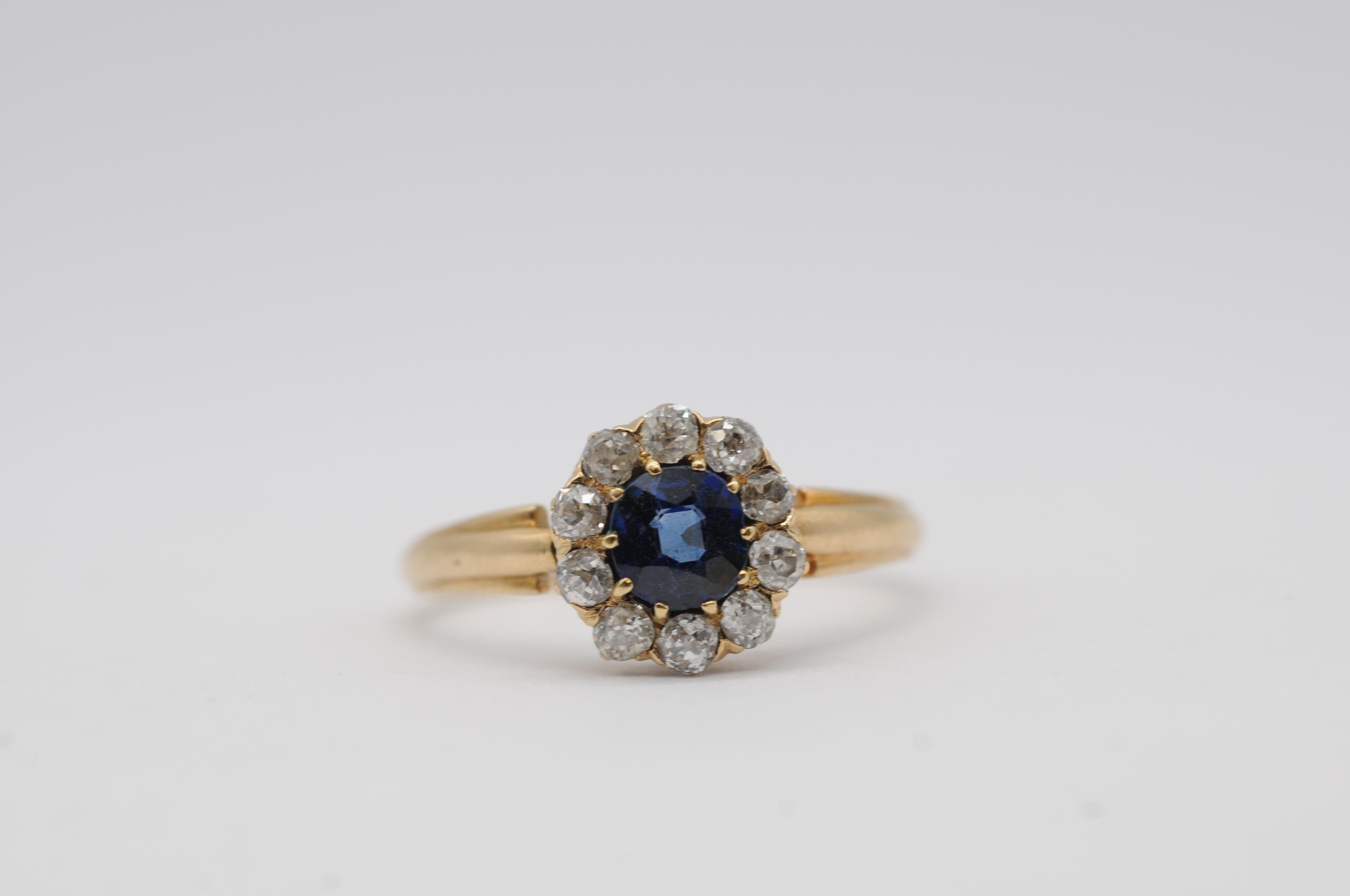 Bague en or jaune 14 carats avec saphir naturel 1 carat et 10 diamants brillants en vente 1
