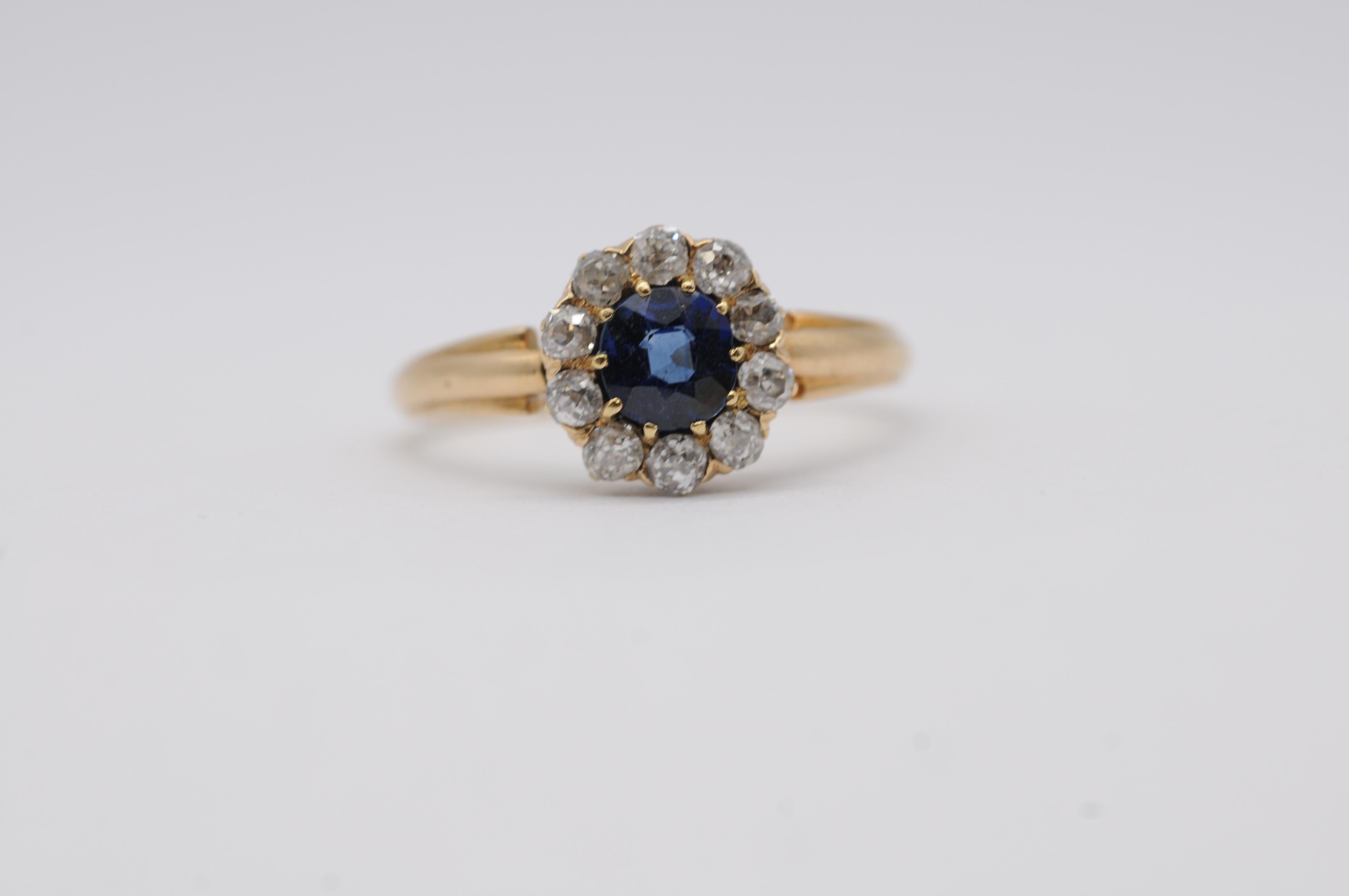 Bague en or jaune 14 carats avec saphir naturel 1 carat et 10 diamants brillants en vente 2