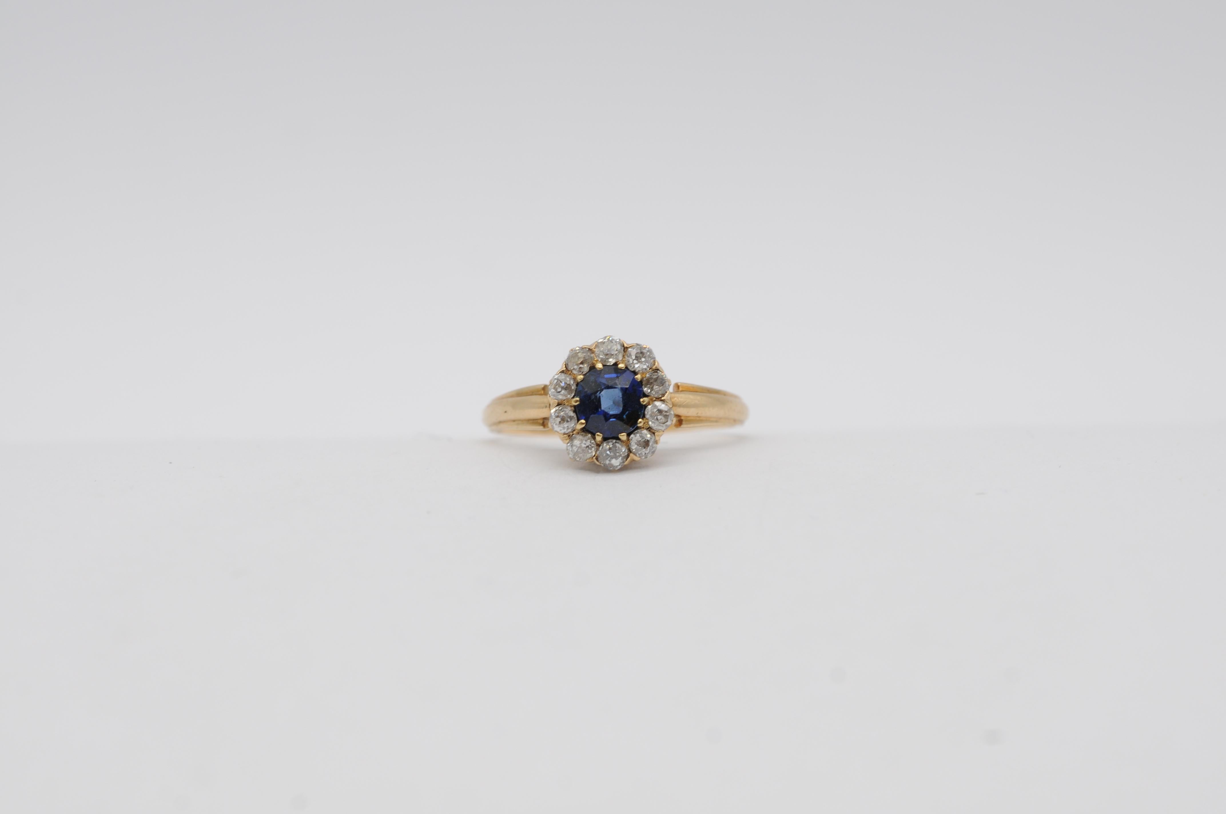 Bague en or jaune 14 carats avec saphir naturel 1 carat et 10 diamants brillants en vente 3