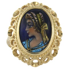 14k yellow gold ring with a lady's portrait in enamel, Email d'Art