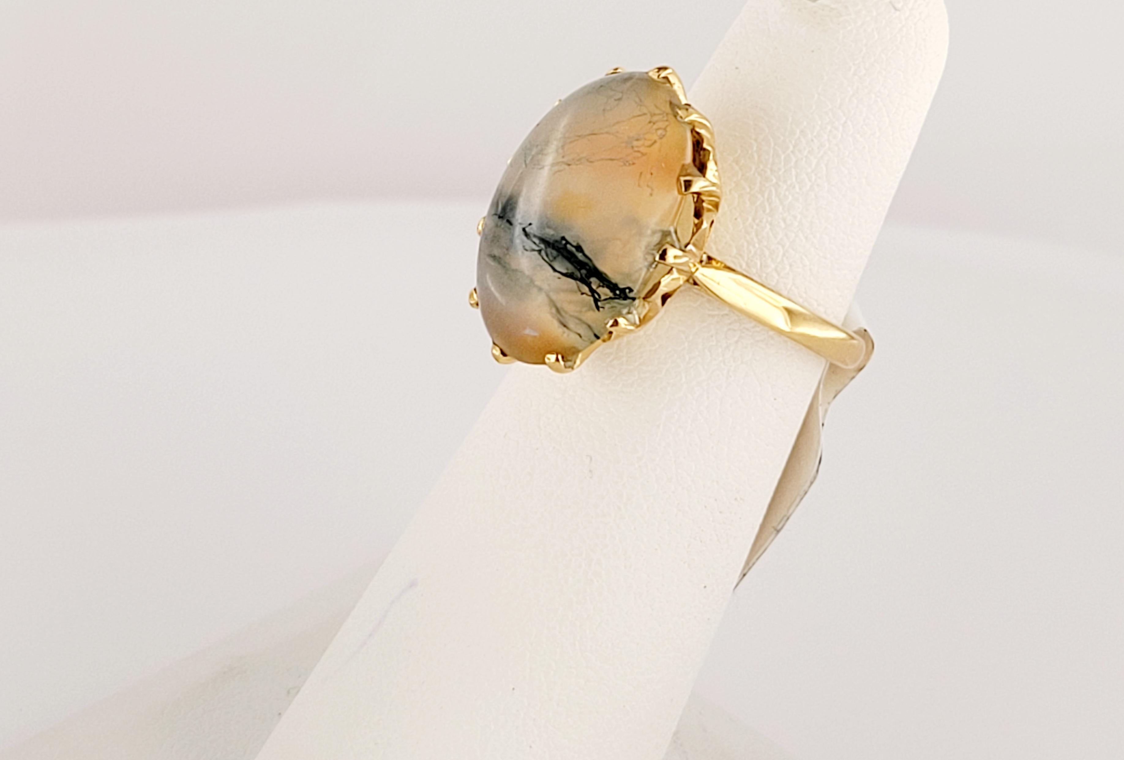 Women's 14k Yellow Gold Ring with Agate Gemstone For Sale