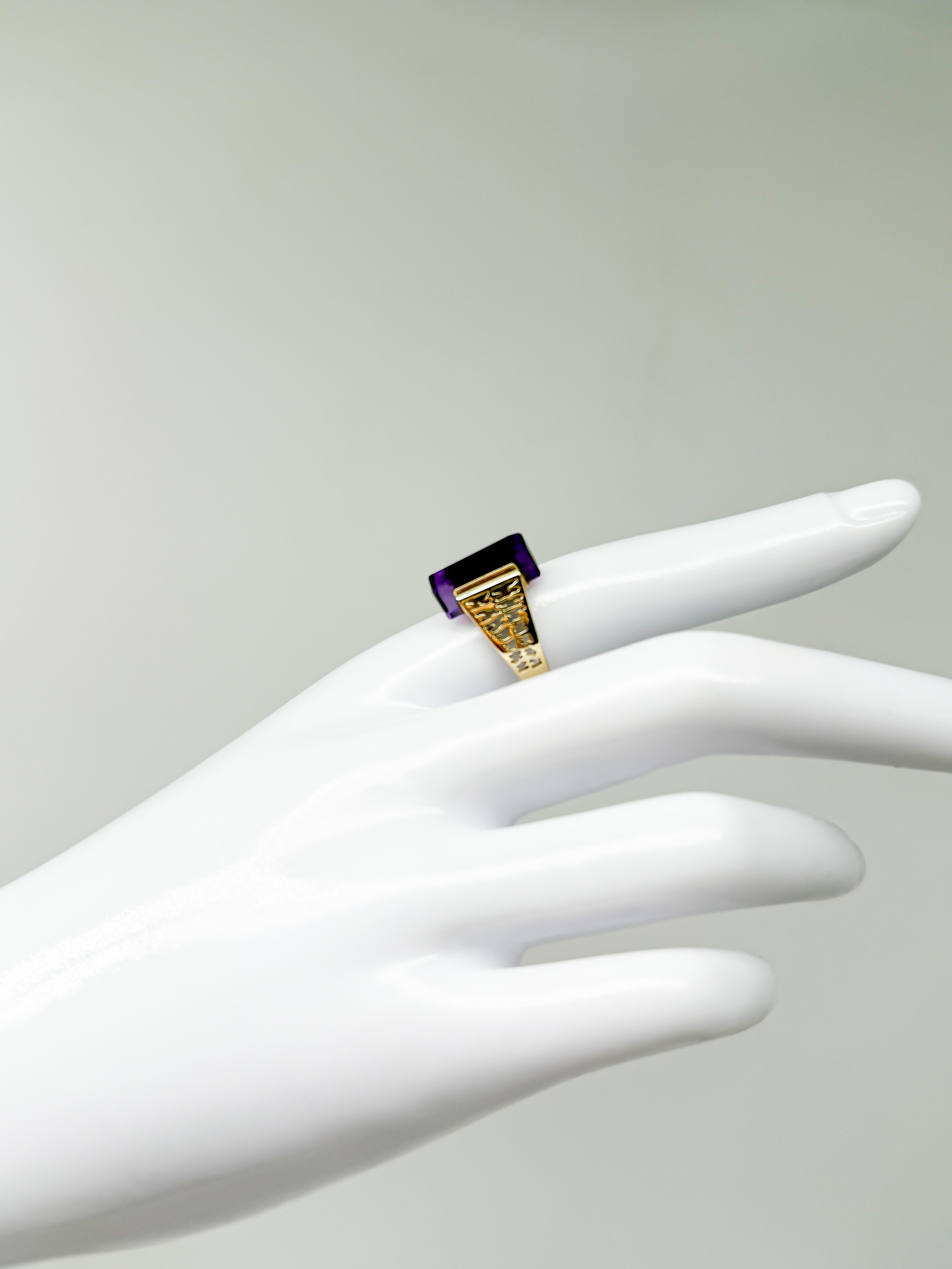 da uomo o donna 14K Yellow Gold Ring with Amethyst; Certificate Included in vendita