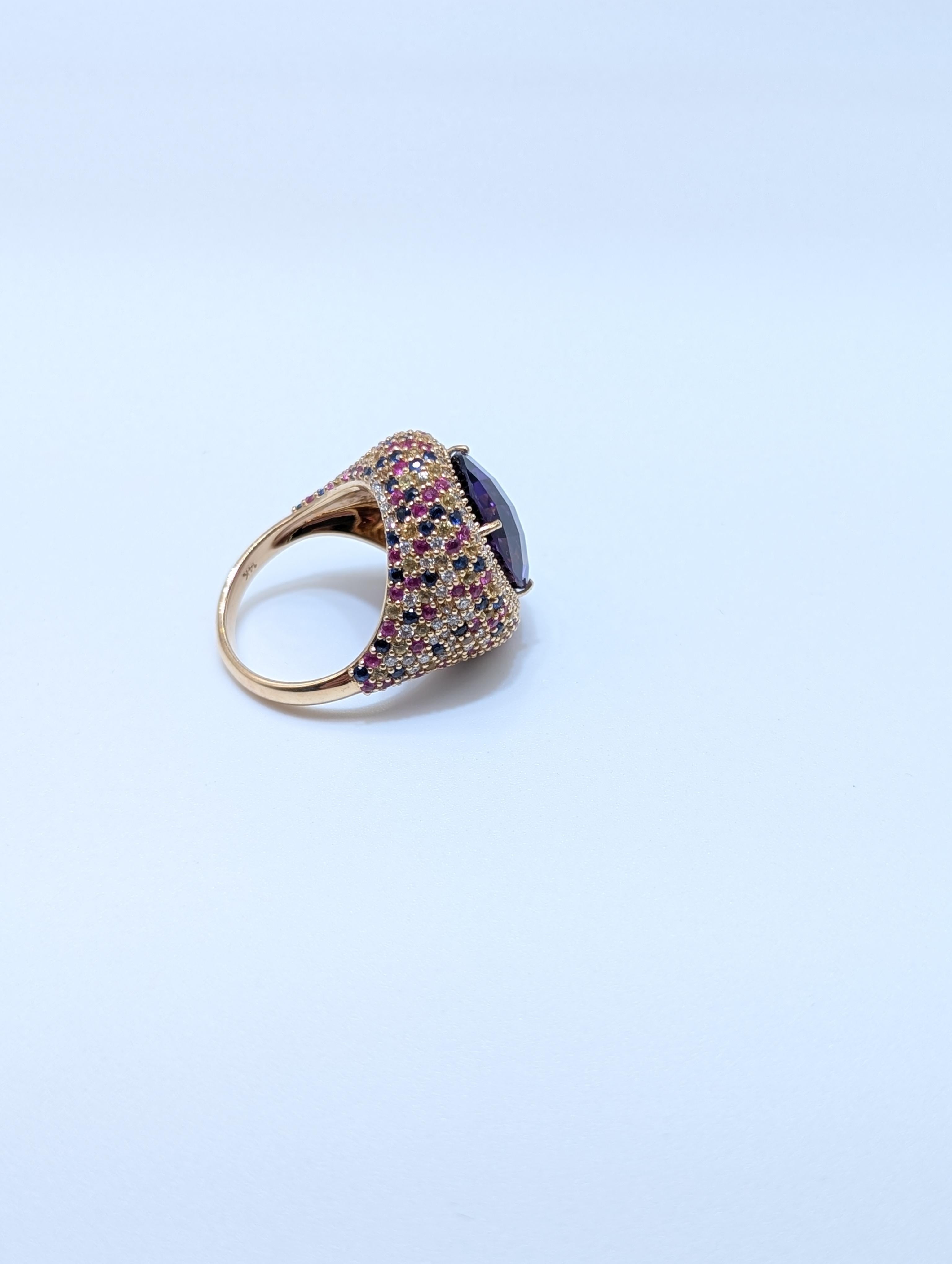 Bague en or jaune 14 carats avec améthyste, diamants et saphirs multicolores Unisexe en vente