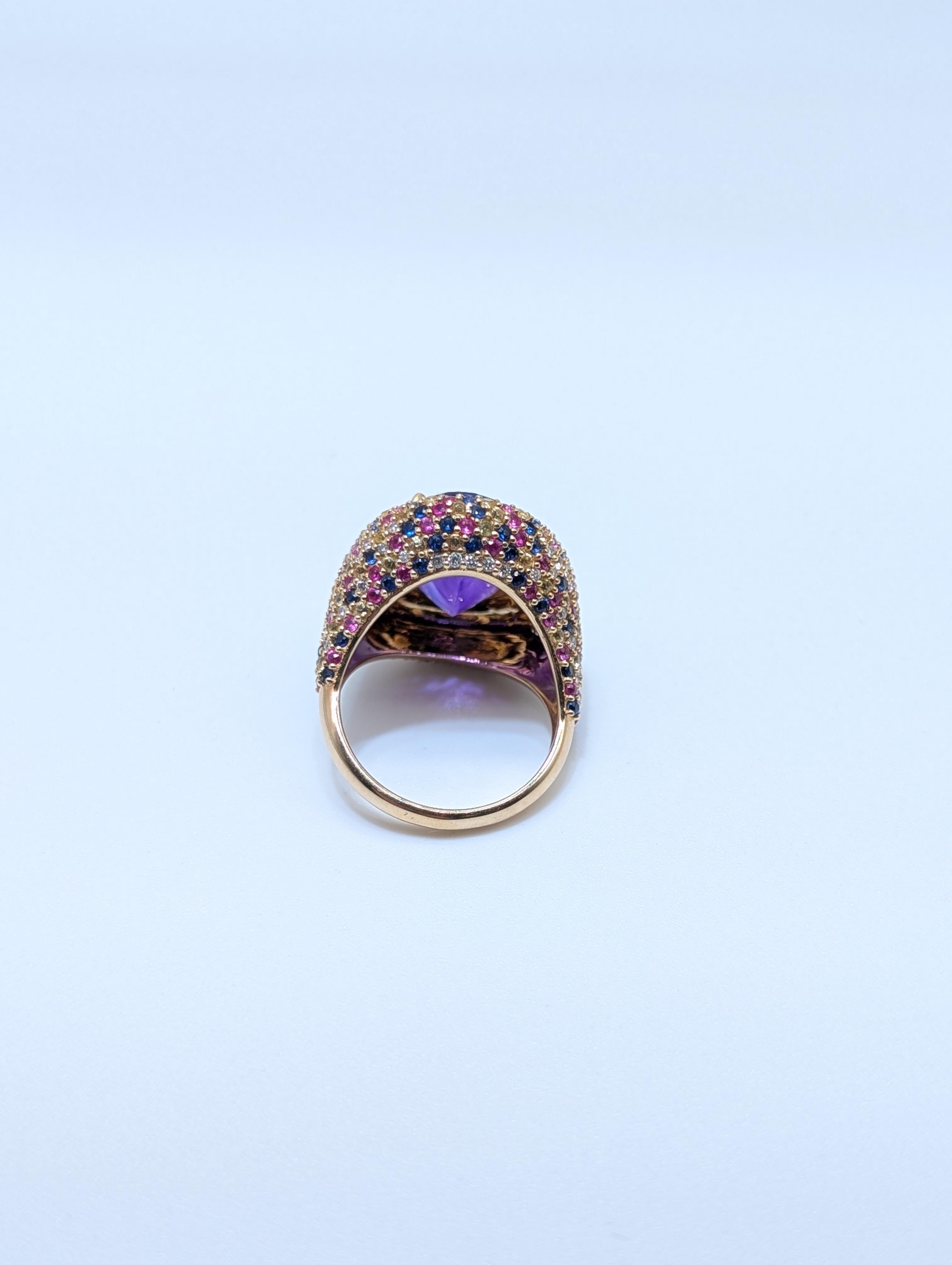 Bague en or jaune 14 carats avec améthyste, diamants et saphirs multicolores en vente 1