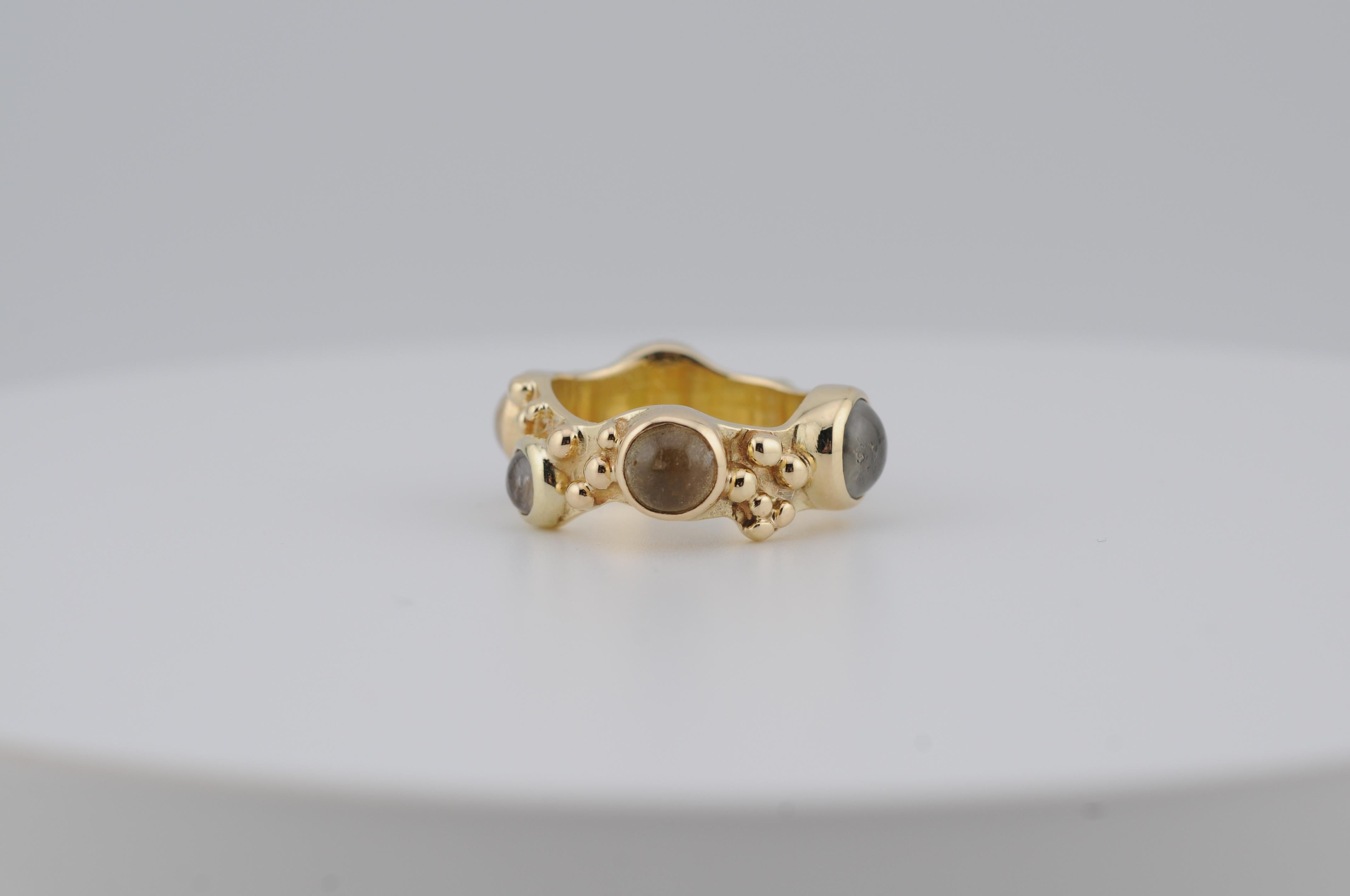 Women's or Men's 14k Yellow Gold Ring with Cabochon-Cut Moonstones For Sale