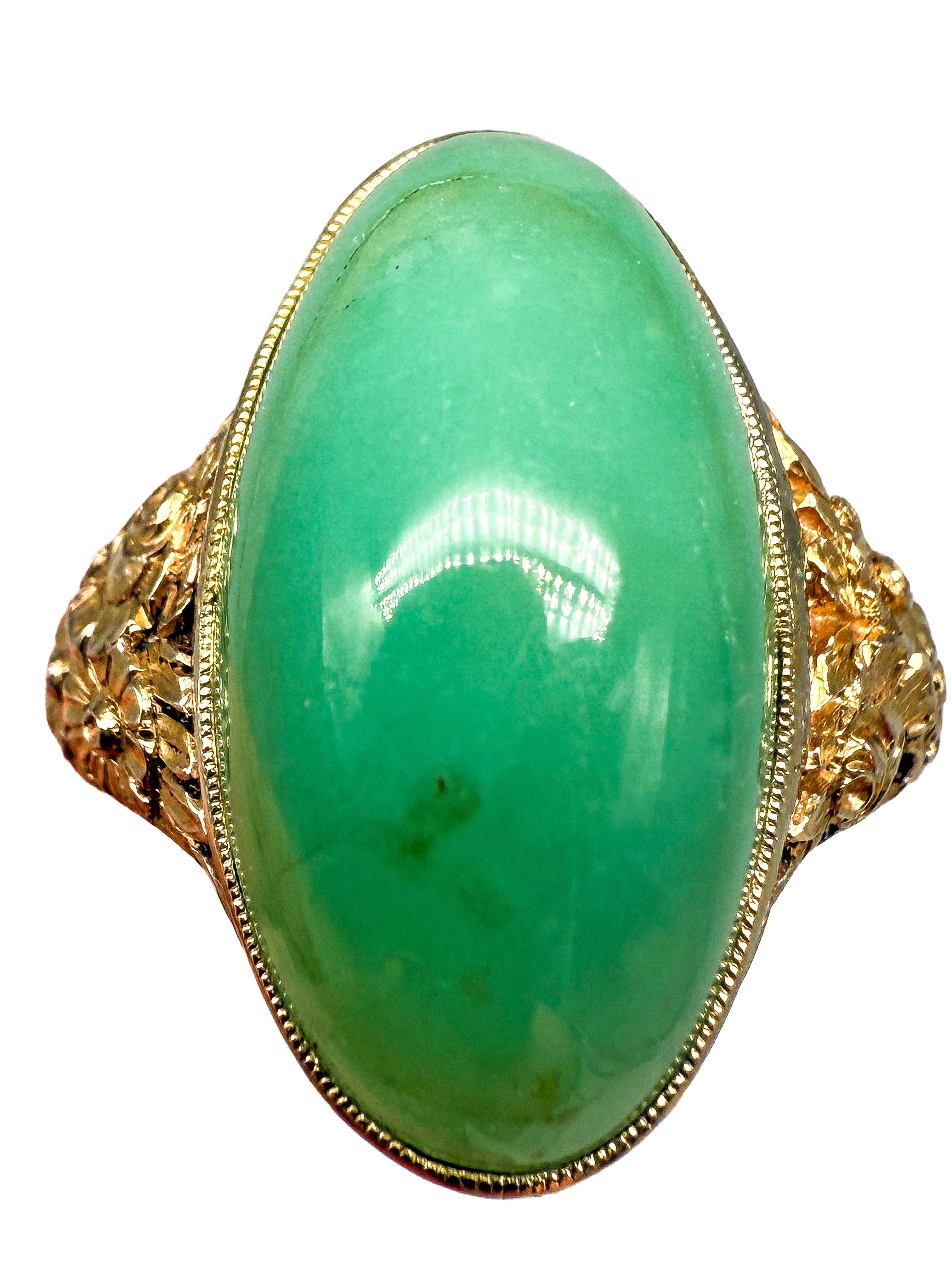 Art Nouveau 14K Yellow Gold Ring with Chrysoprase For Sale