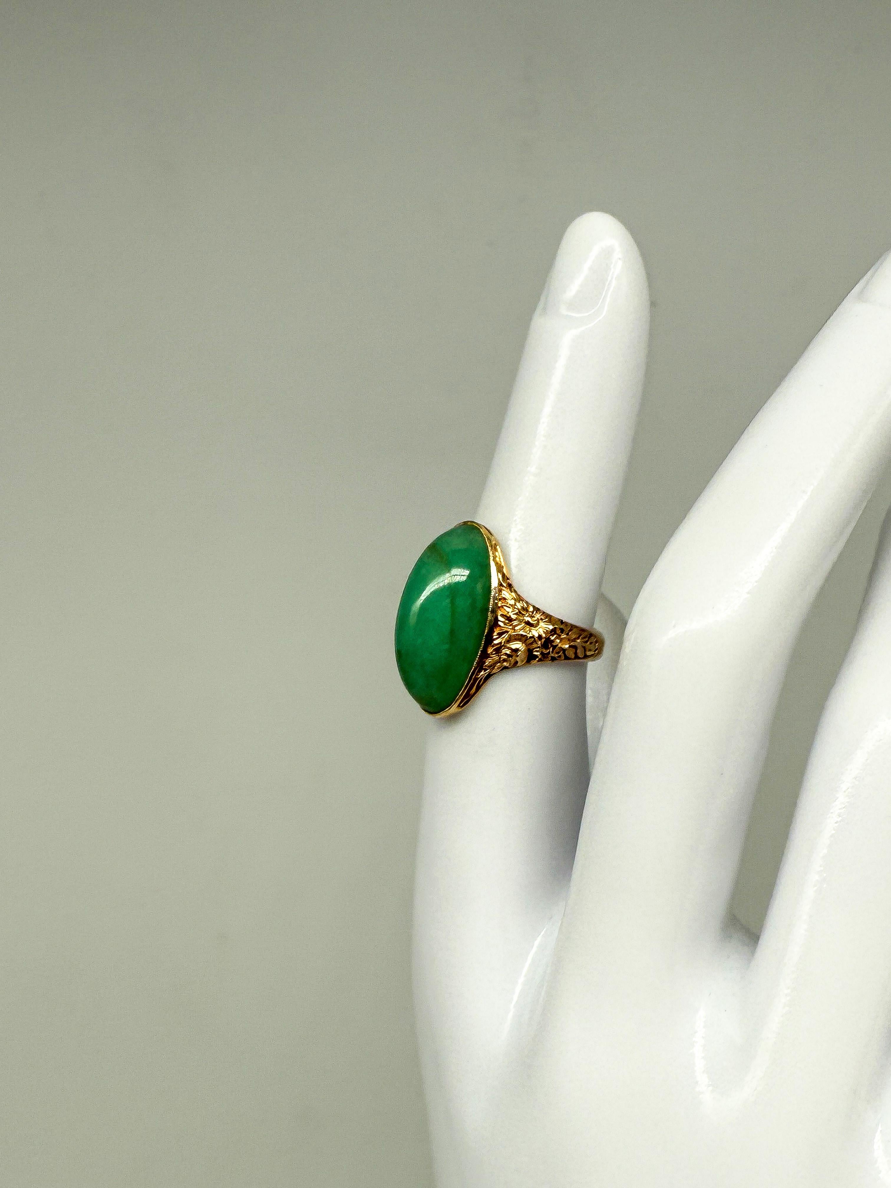 Women's or Men's 14K Yellow Gold Ring with Chrysoprase For Sale