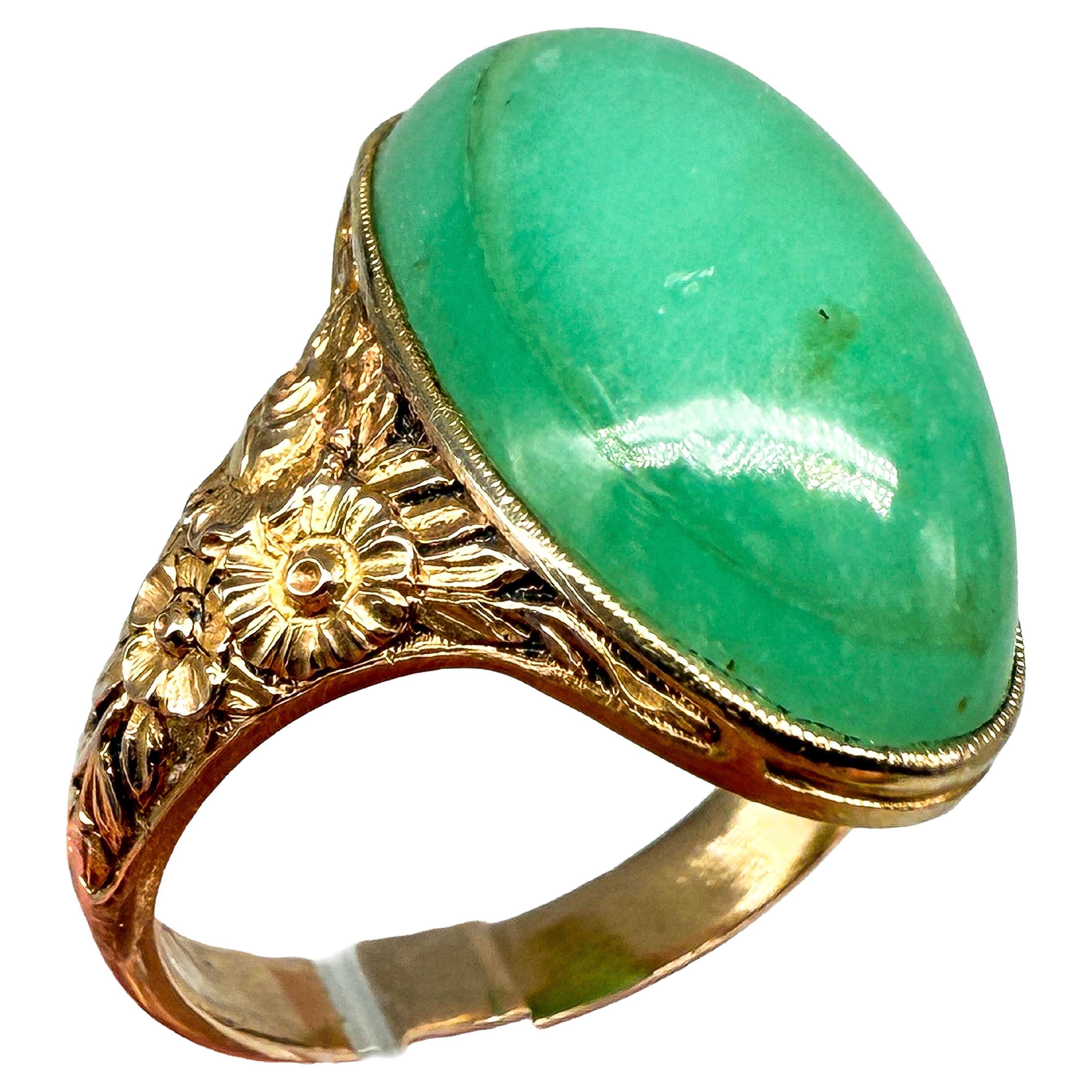 14K Yellow Gold Ring with Chrysoprase For Sale