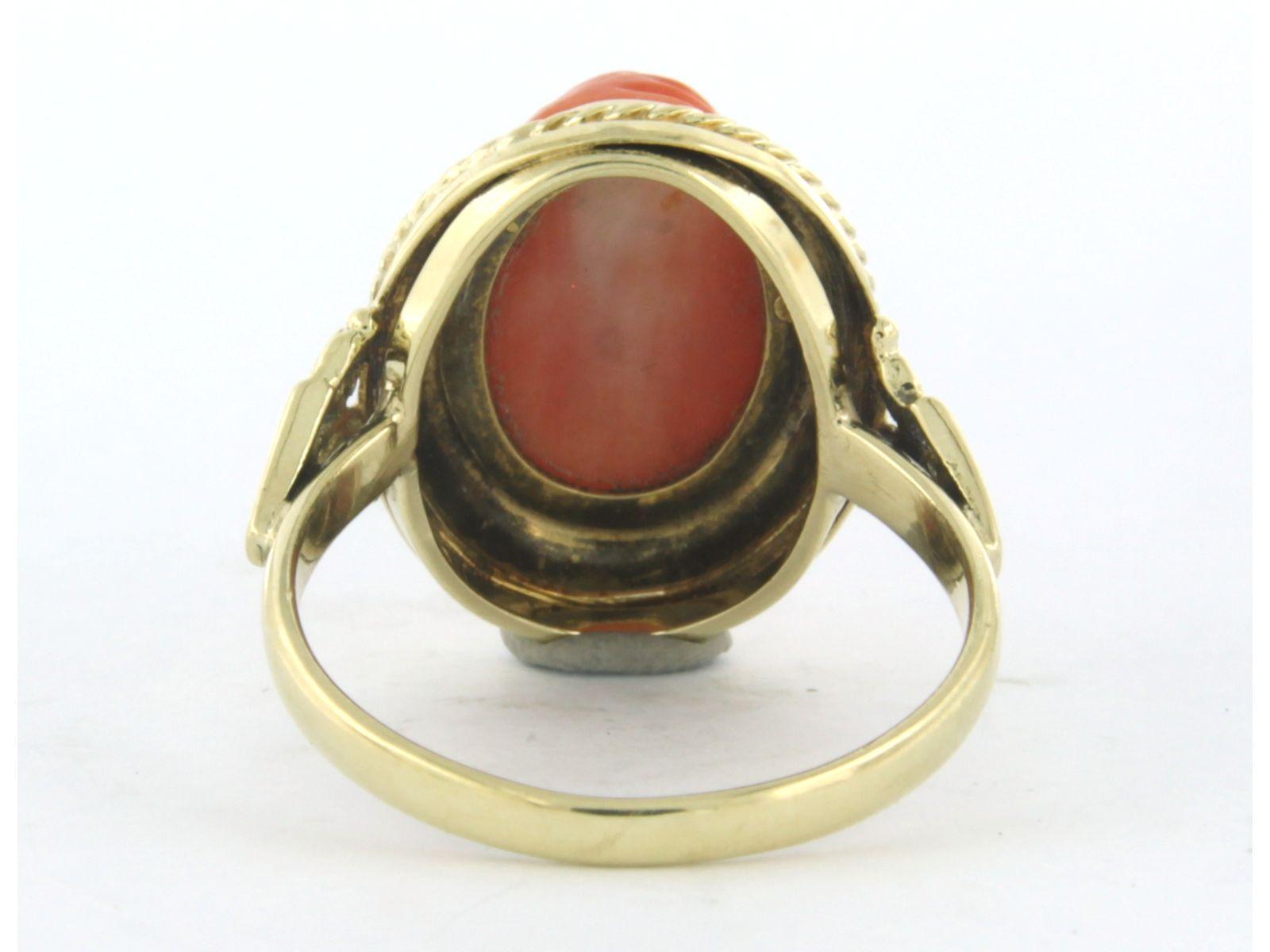 Cabochon 14k yellow gold ring with coral - 4.6 grams - ring size US 7.5 - EU 17.75 (56) For Sale