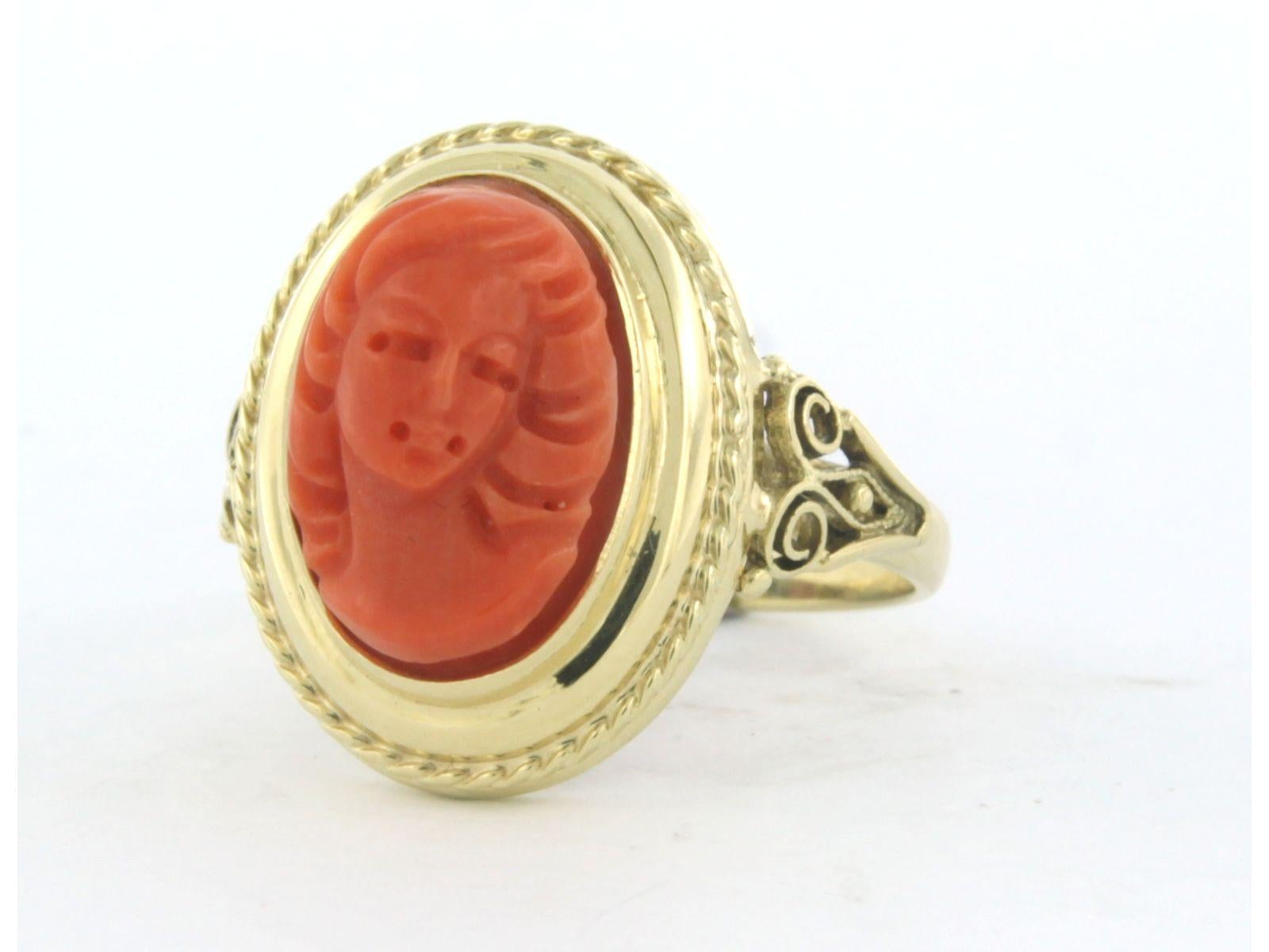 14k yellow gold ring with coral - 4.6 grams - ring size US 7.5 - EU 17.75 (56) In Excellent Condition For Sale In The Hague, ZH