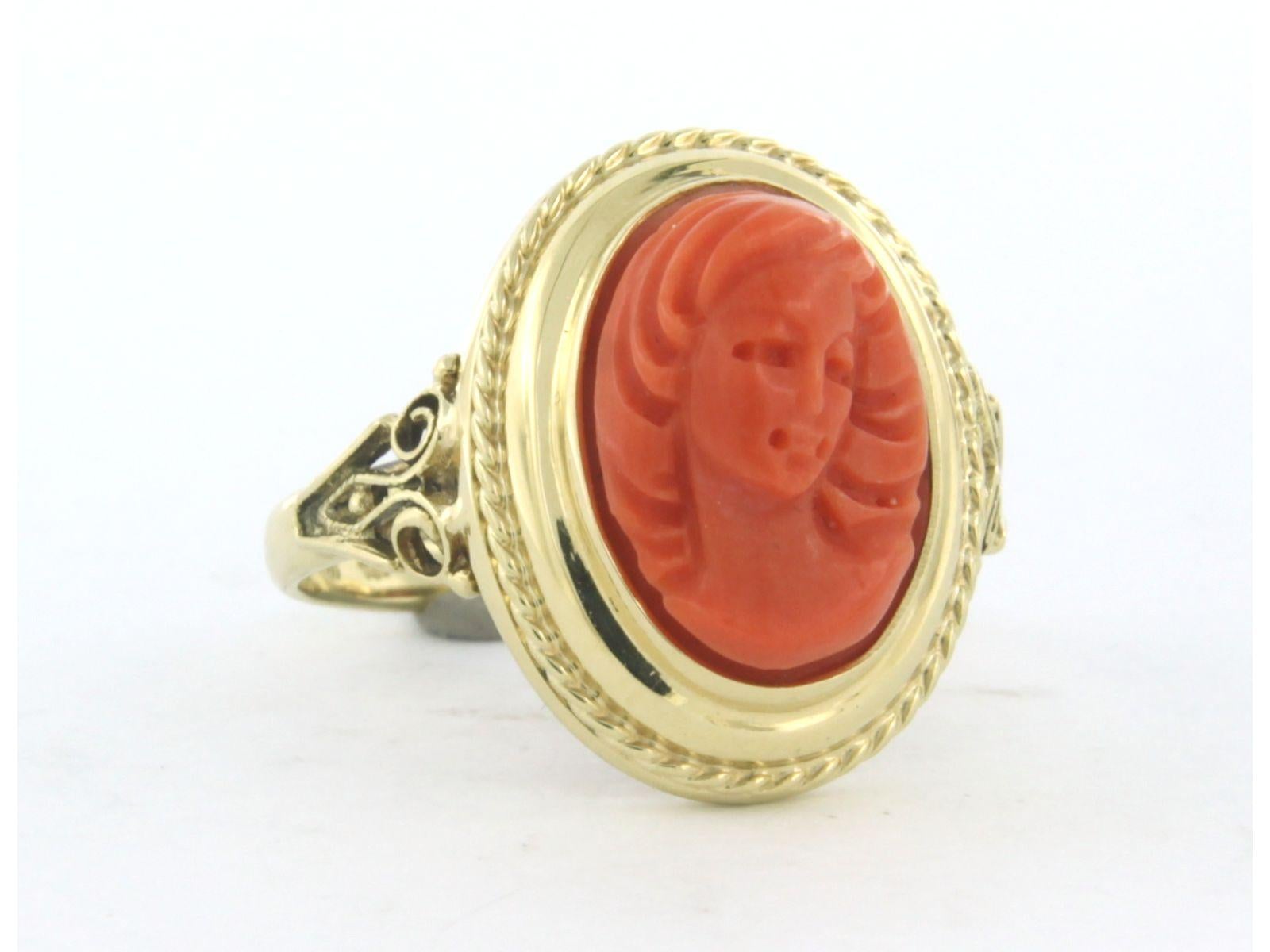Women's 14k yellow gold ring with coral - 4.6 grams - ring size US 7.5 - EU 17.75 (56) For Sale