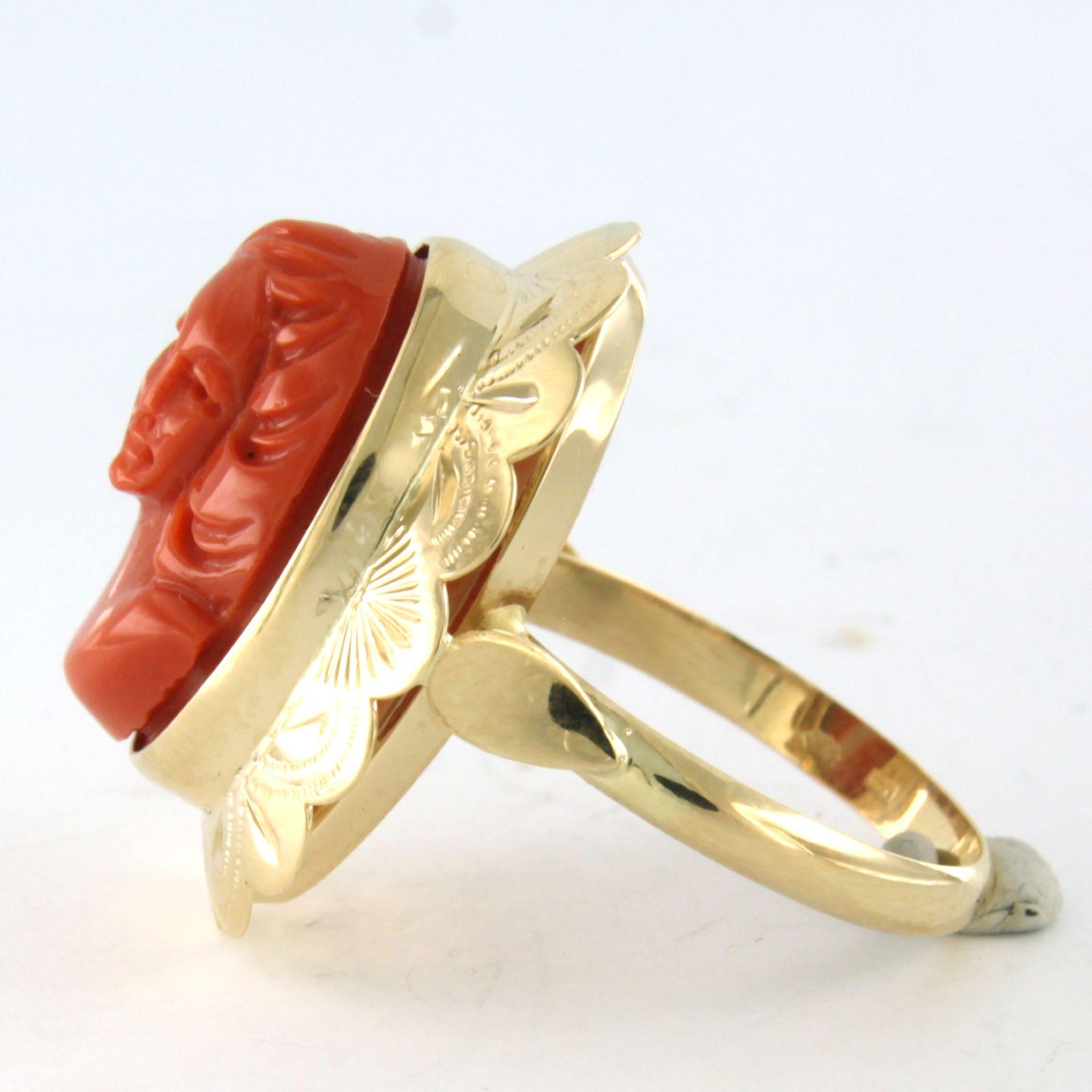Apogée victorien Bague en or jaune 14k avec corail - 6.3 grammes - taille US 7.5 - EU 17.75 (56) en vente