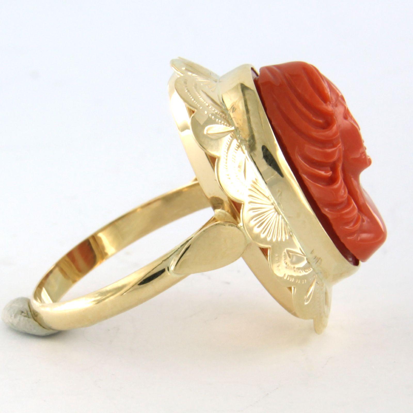 Taille ovale Bague en or jaune 14k avec corail - 6.3 grammes - taille US 7.5 - EU 17.75 (56) en vente