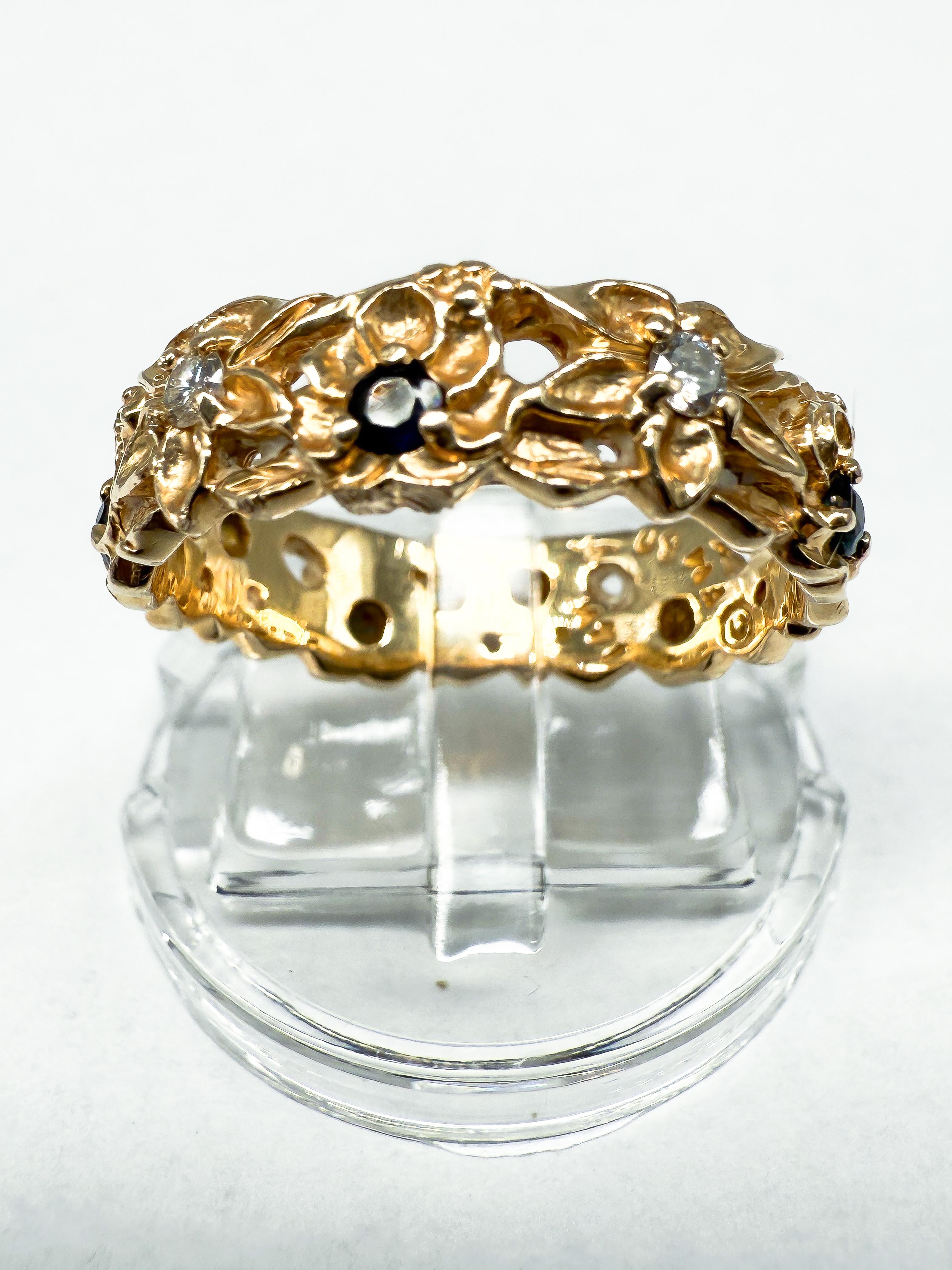 Moderno Anello in oro giallo 14K con diamanti e zaffiri in vendita