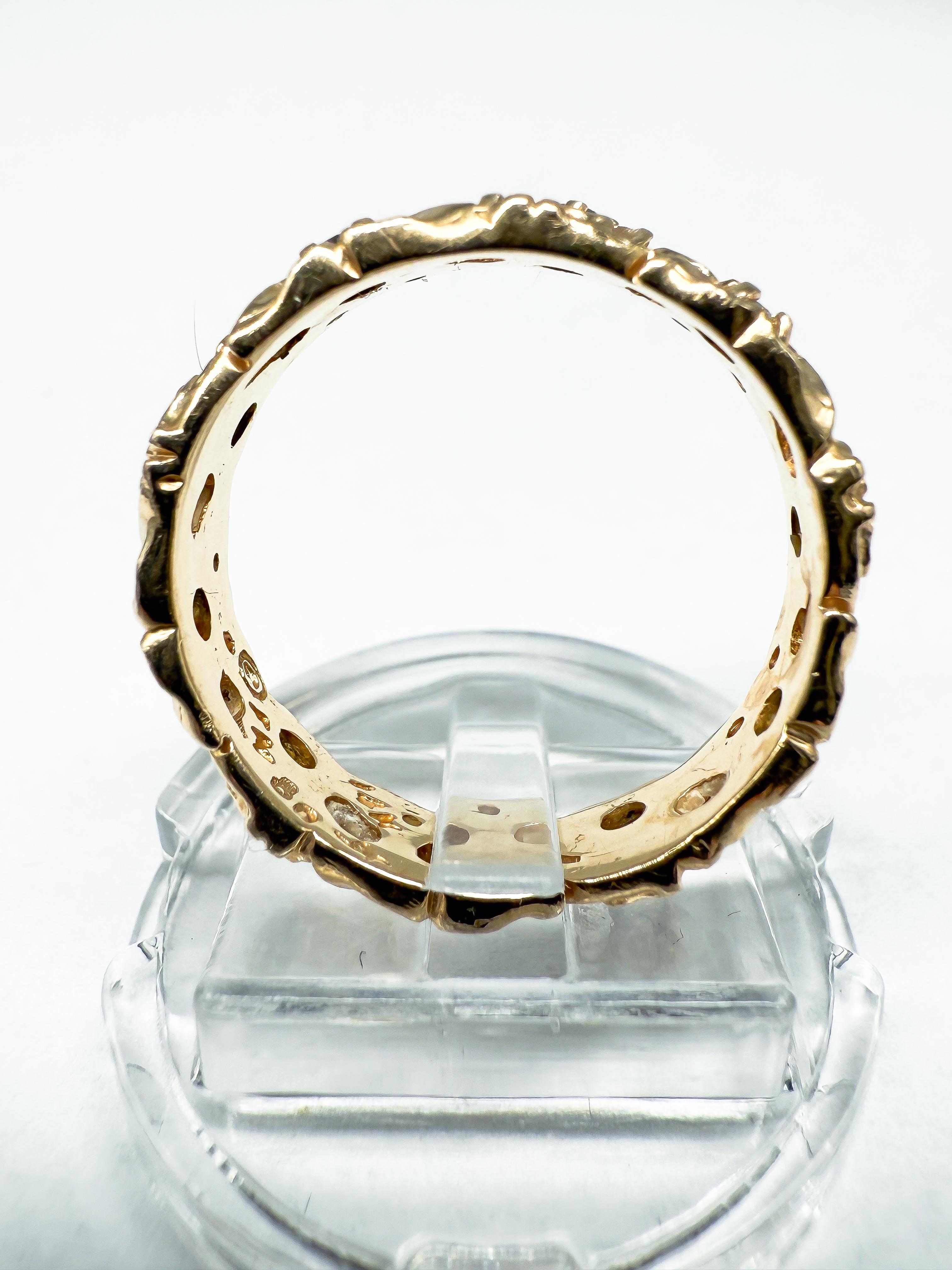 Taglio brillante Anello in oro giallo 14K con diamanti e zaffiri in vendita