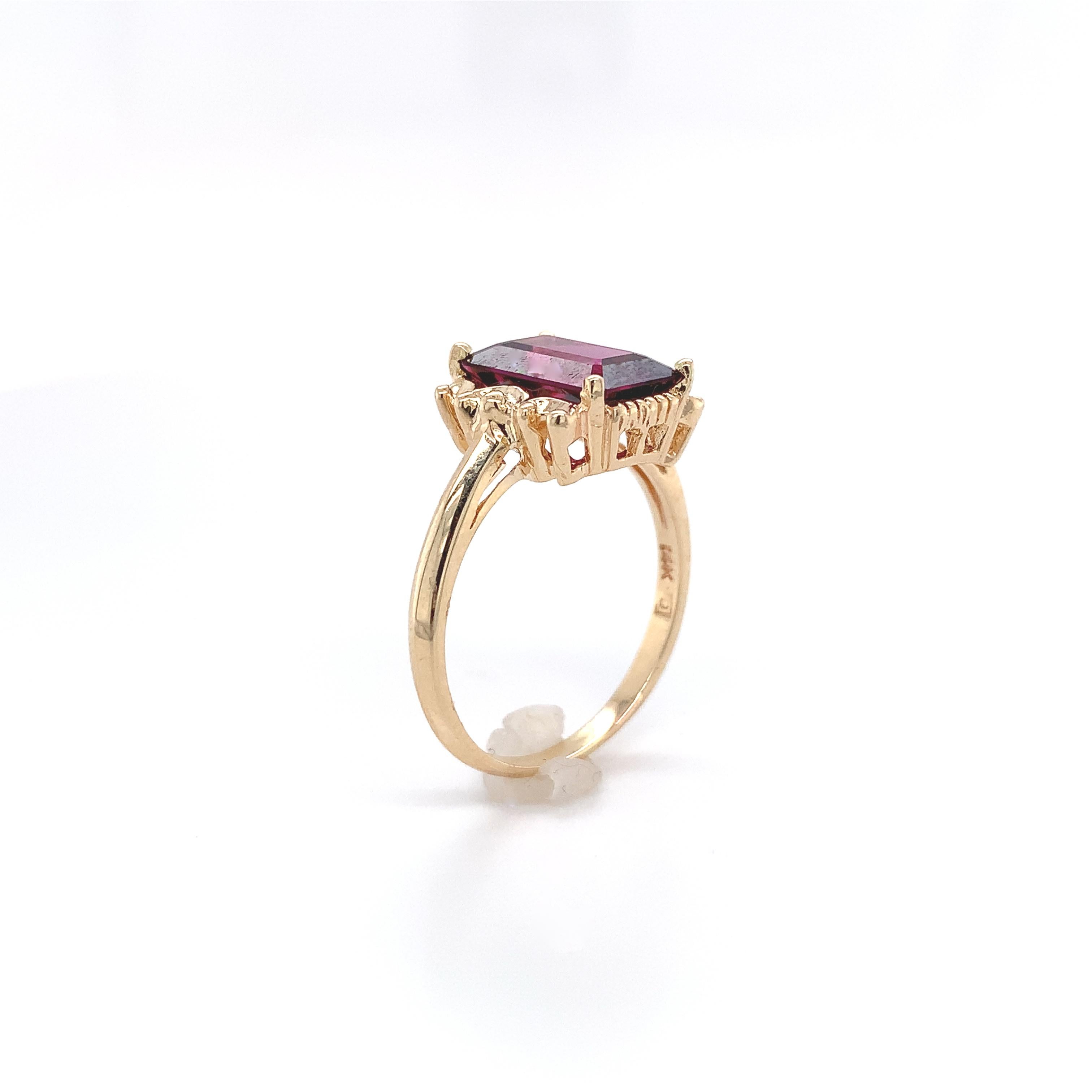 For Sale:  14K Yellow Gold Ring with Emerald Cut 3.51 carat Rhodolite Garnet 4
