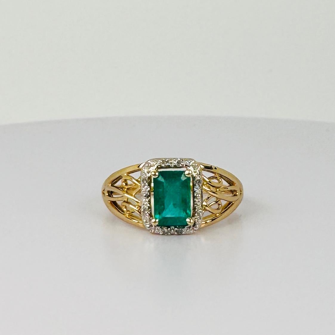 14K Yellow Gold Ring with Faceted Emerald and 8 Round Brilliant-Cut Diamonds 6