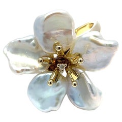 14k Yellow Gold Ring with Natural Freshwater Pearl Petals 
Diamond Center