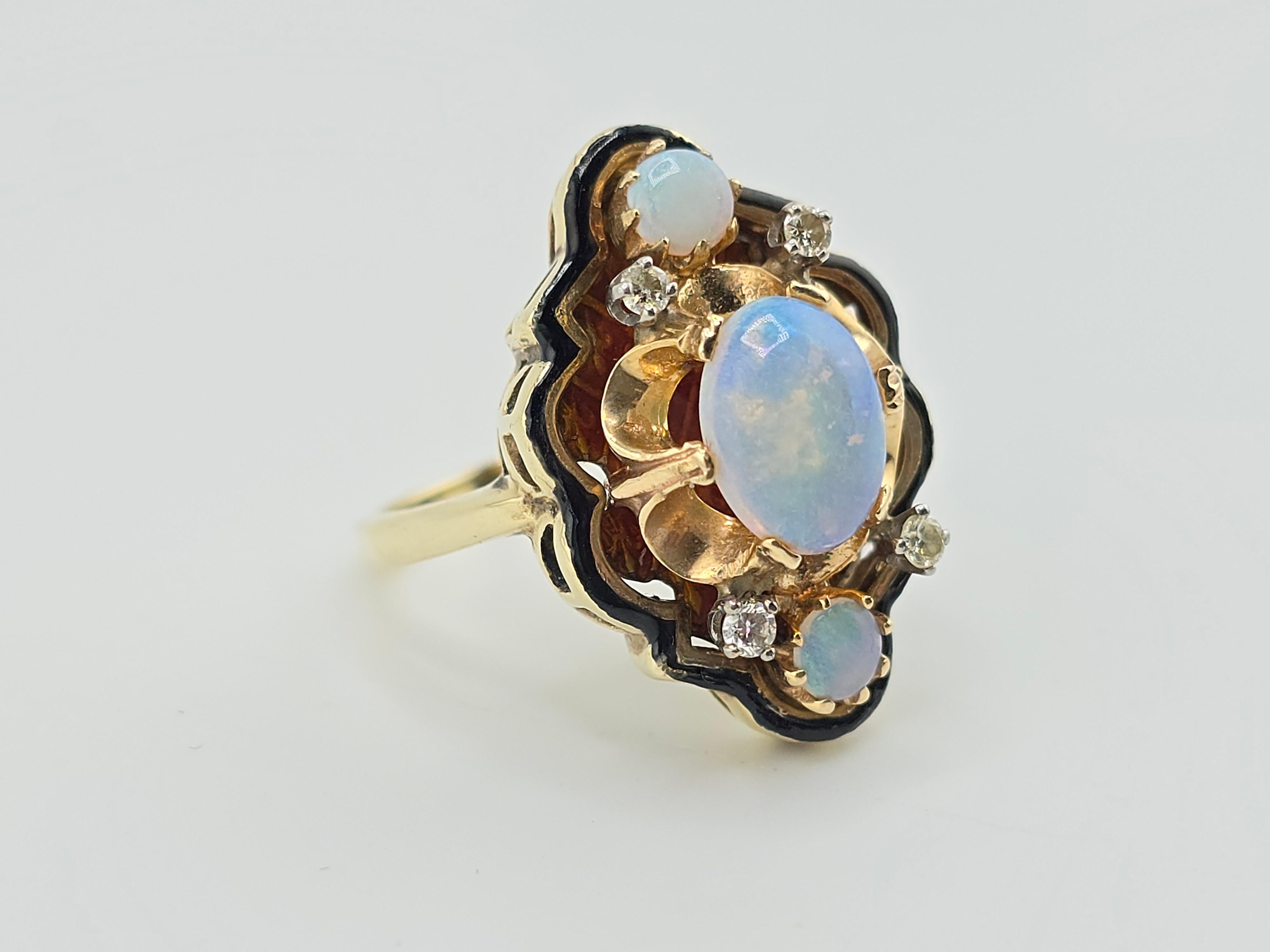 Round Cut 14K Yellow Gold Ring With Natural Opals & Diamonds 8.42 Grams For Sale