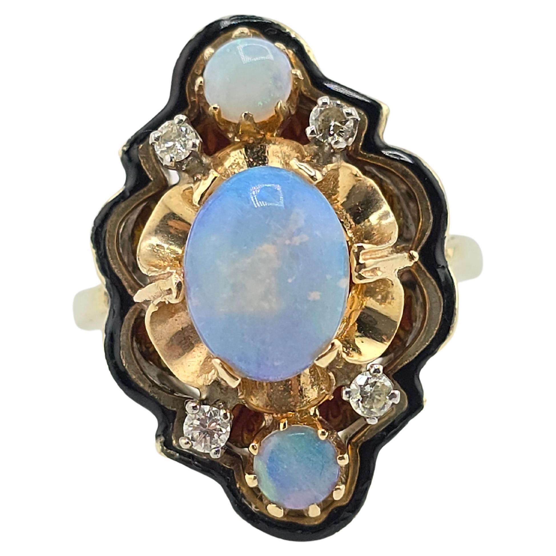 Bague en or jaune 14 carats avec opales naturelles et diamants 8,42 grammes en vente