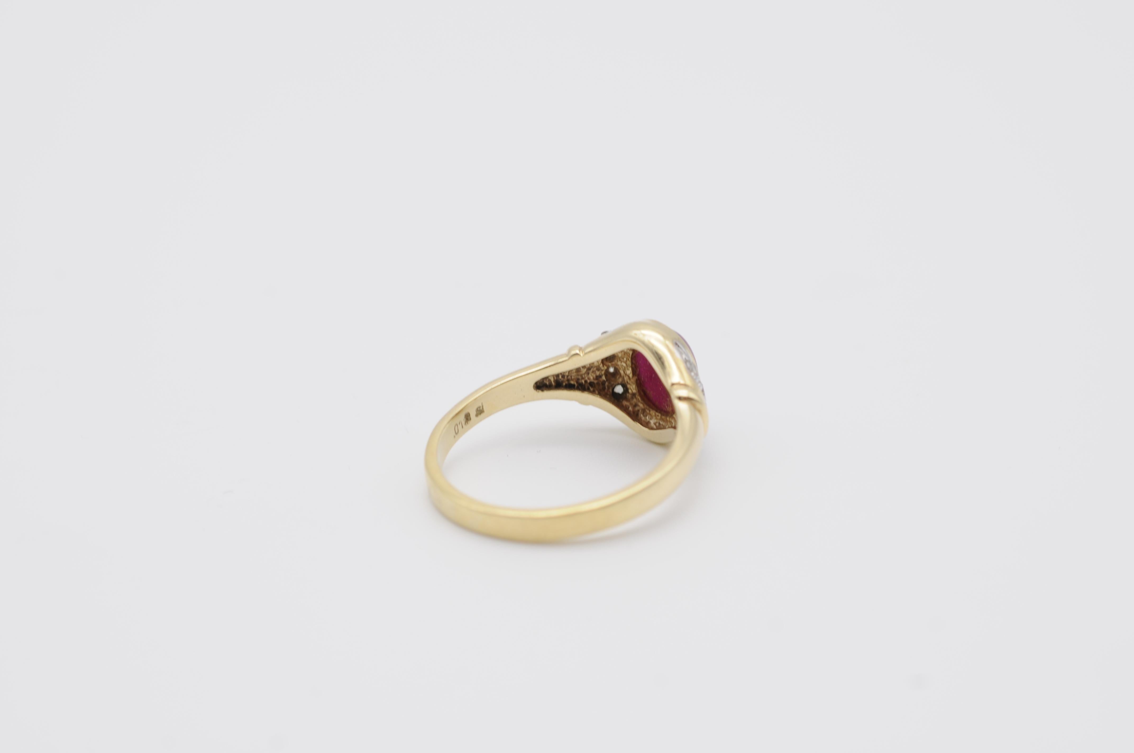 14K yellow gold Ring with red cabochon and diamonds For Sale 1