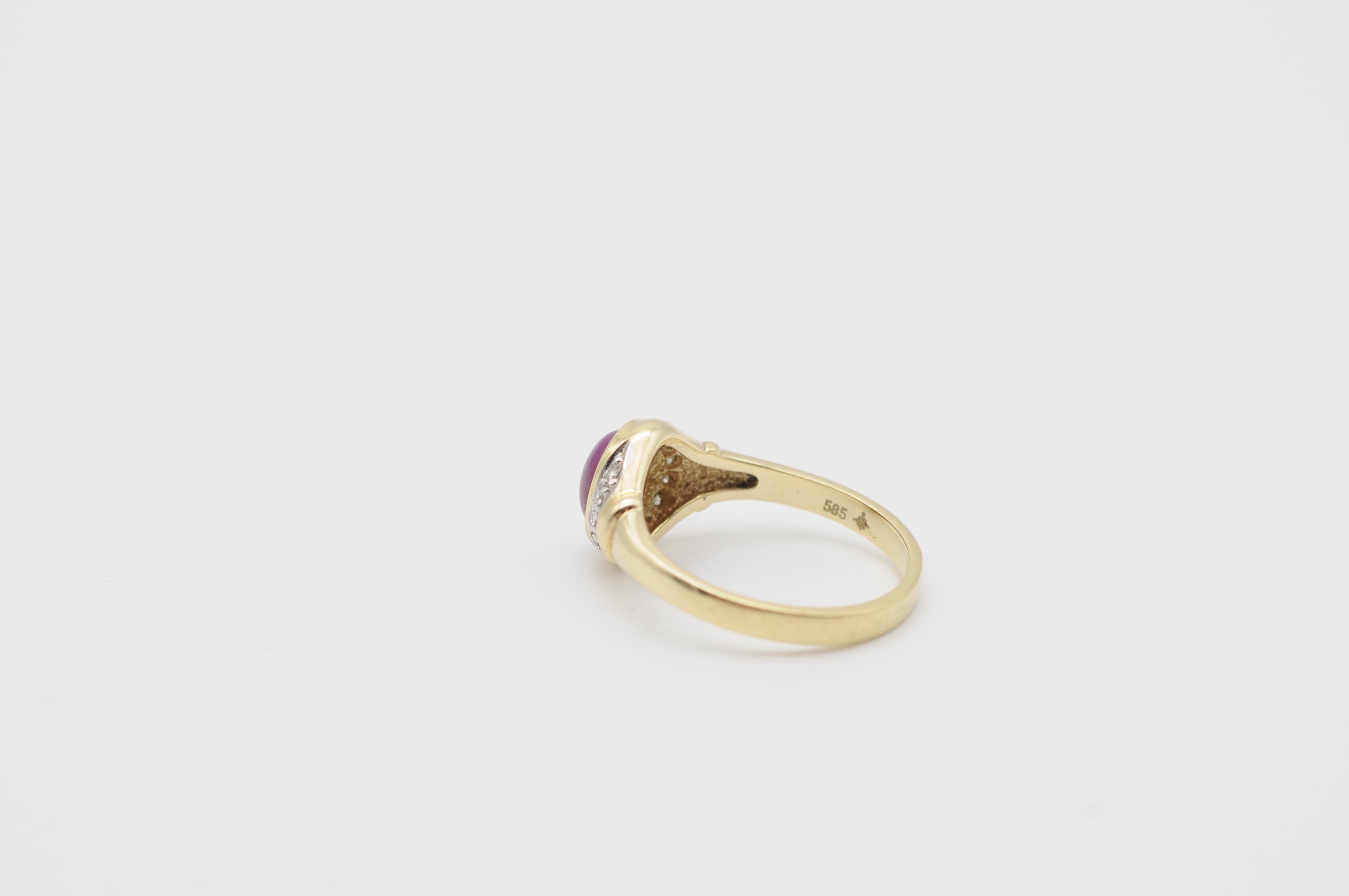 14K yellow gold Ring with red cabochon and diamonds For Sale 2