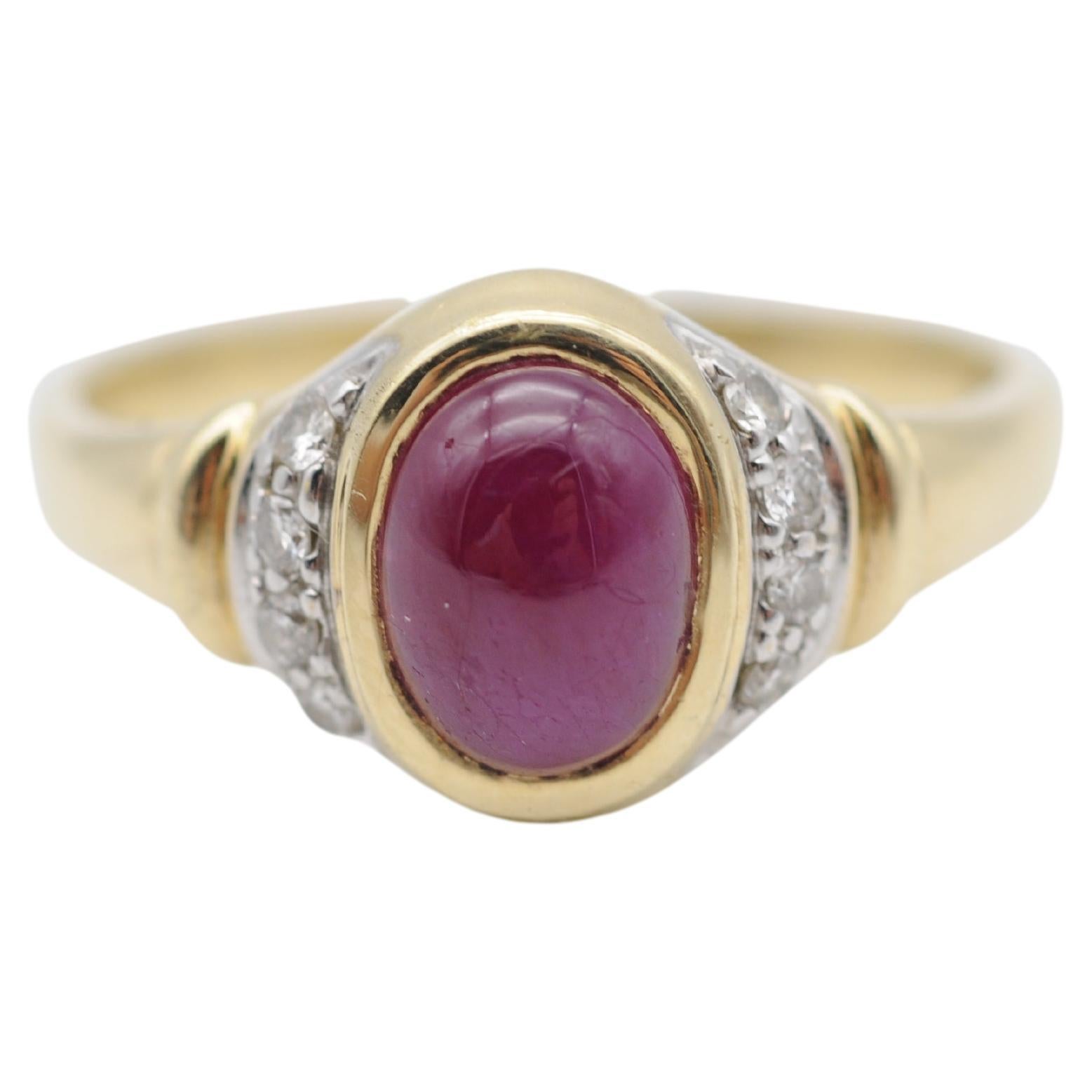 Bague en or jaune 14 carats avec cabochon rouge et diamants