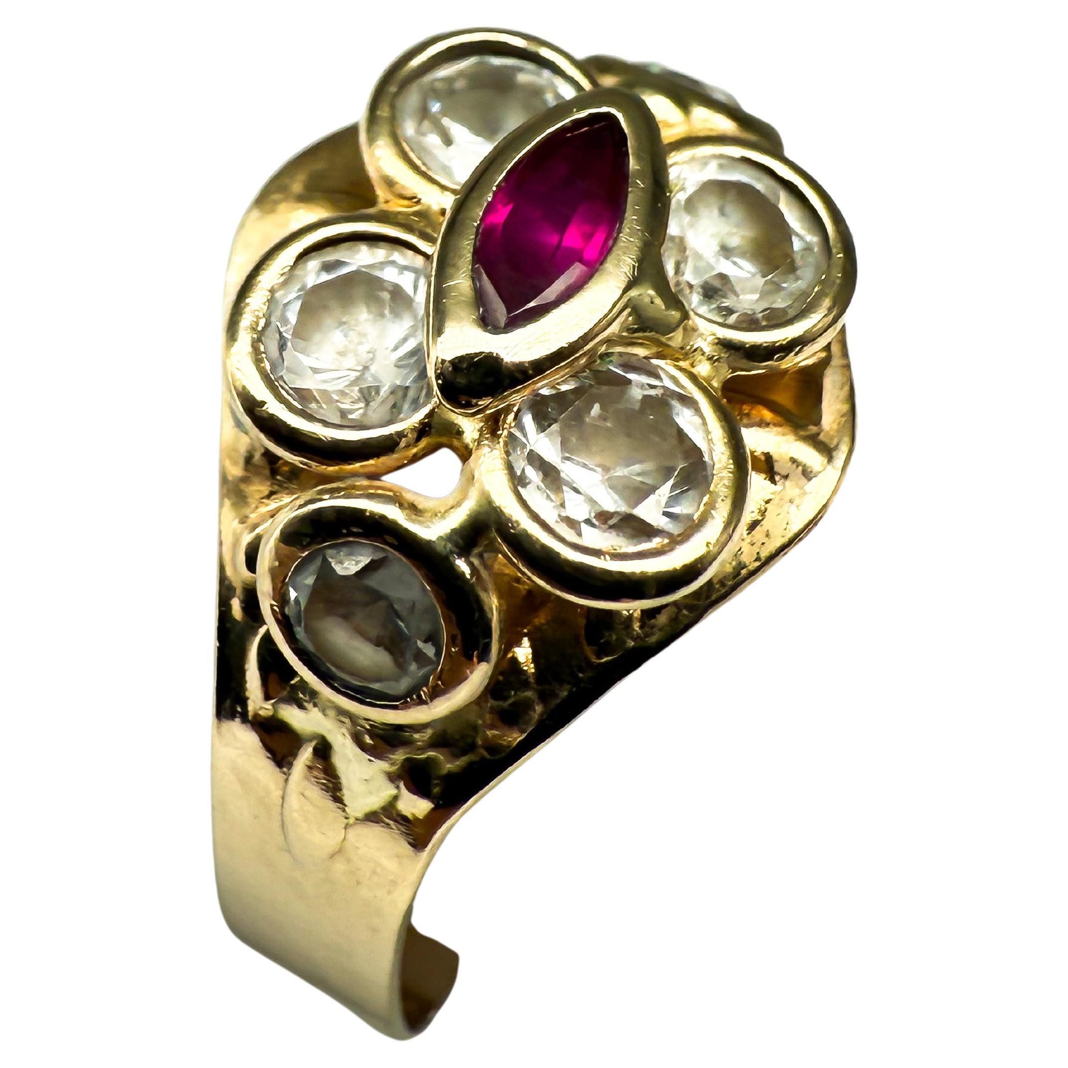 14K Yellow Gold Ring with Ruby and Diamonds en vente