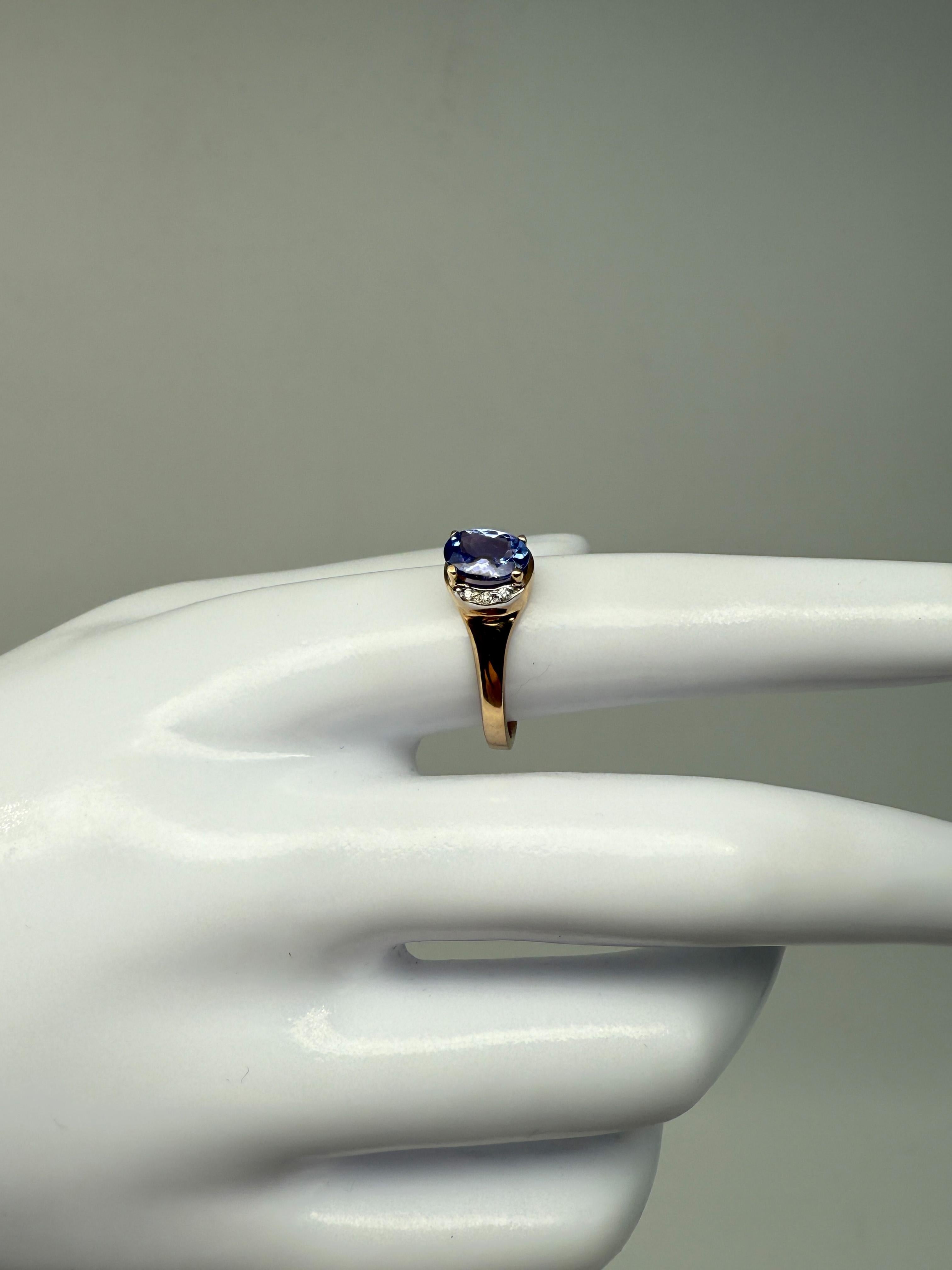 Bague en or jaune 14K avec Tanzanite en vente 1