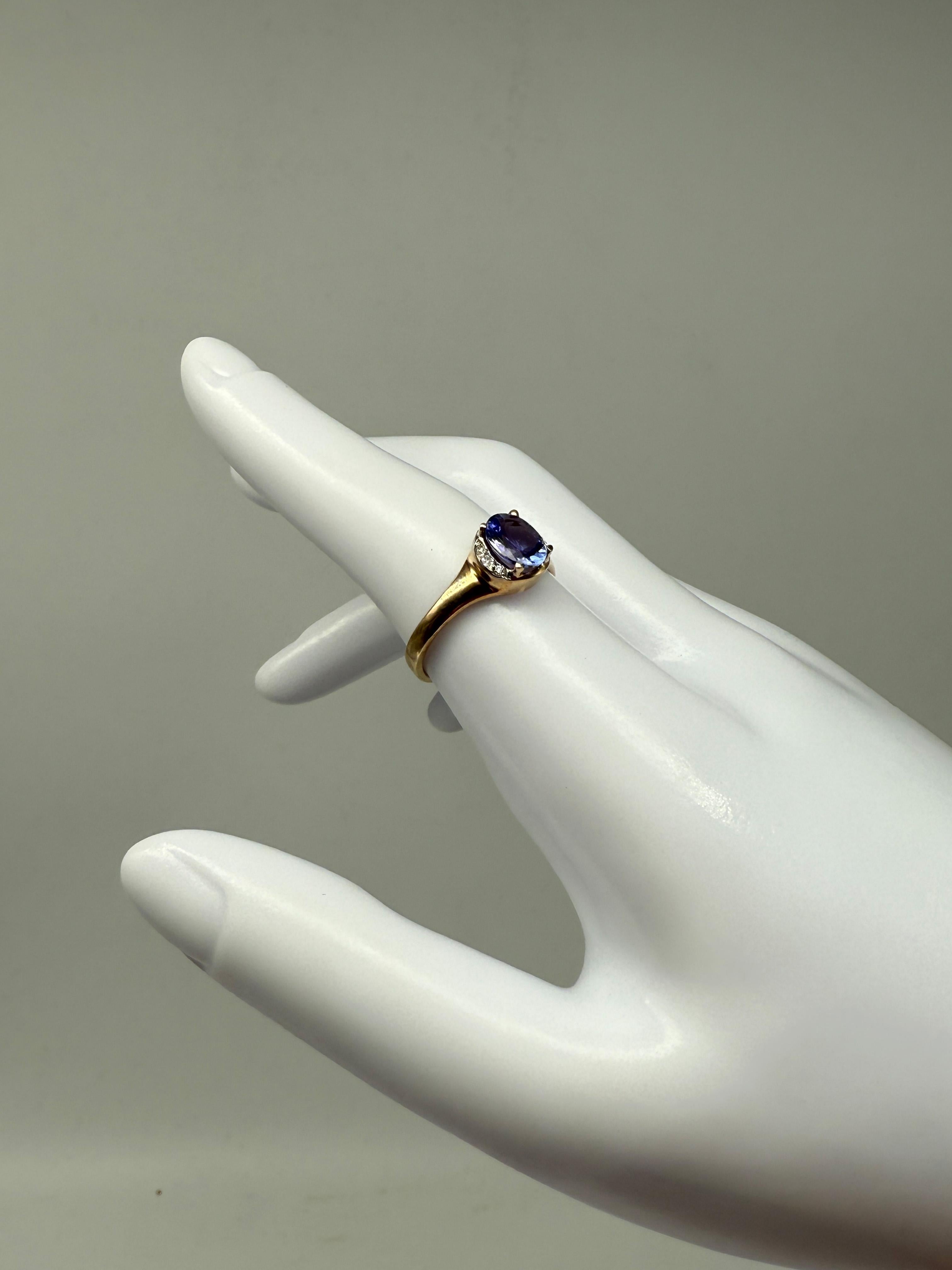 Bague en or jaune 14K avec Tanzanite en vente 2
