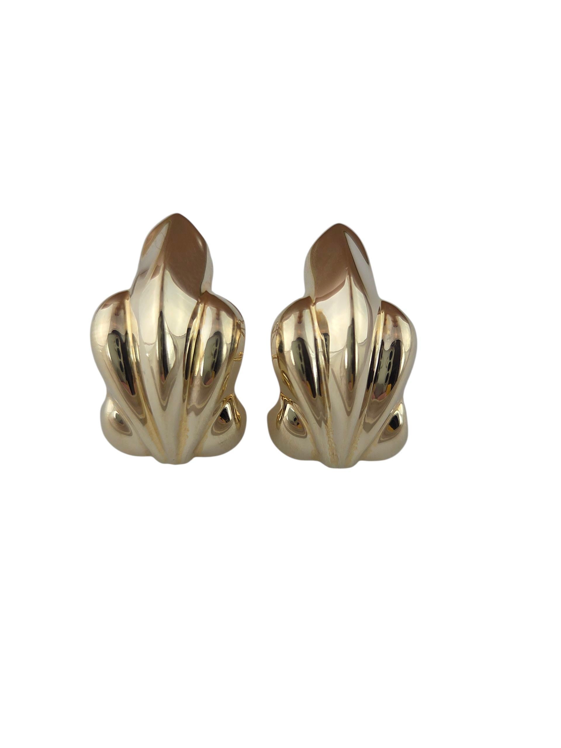 Boucles d'oreilles en or jaune 14K à design ondulé #23648 en vente 4