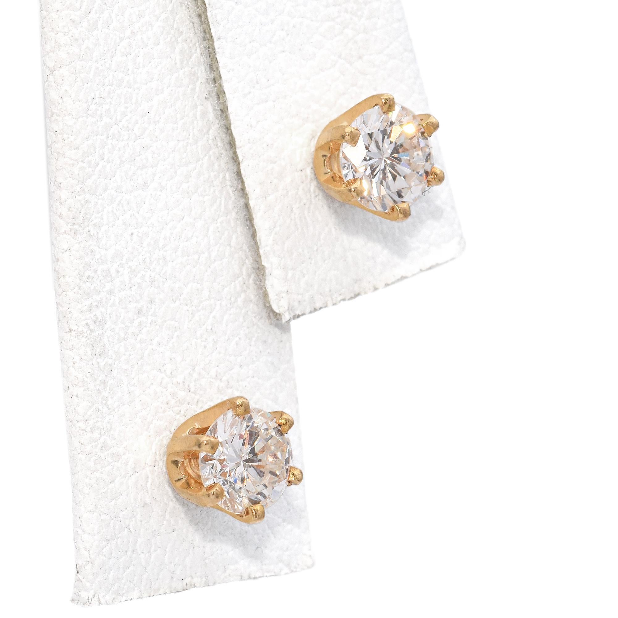 Taille ronde Clous d'oreilles en or jaune 14 carats avec diamants ronds 0,92 TCW en vente