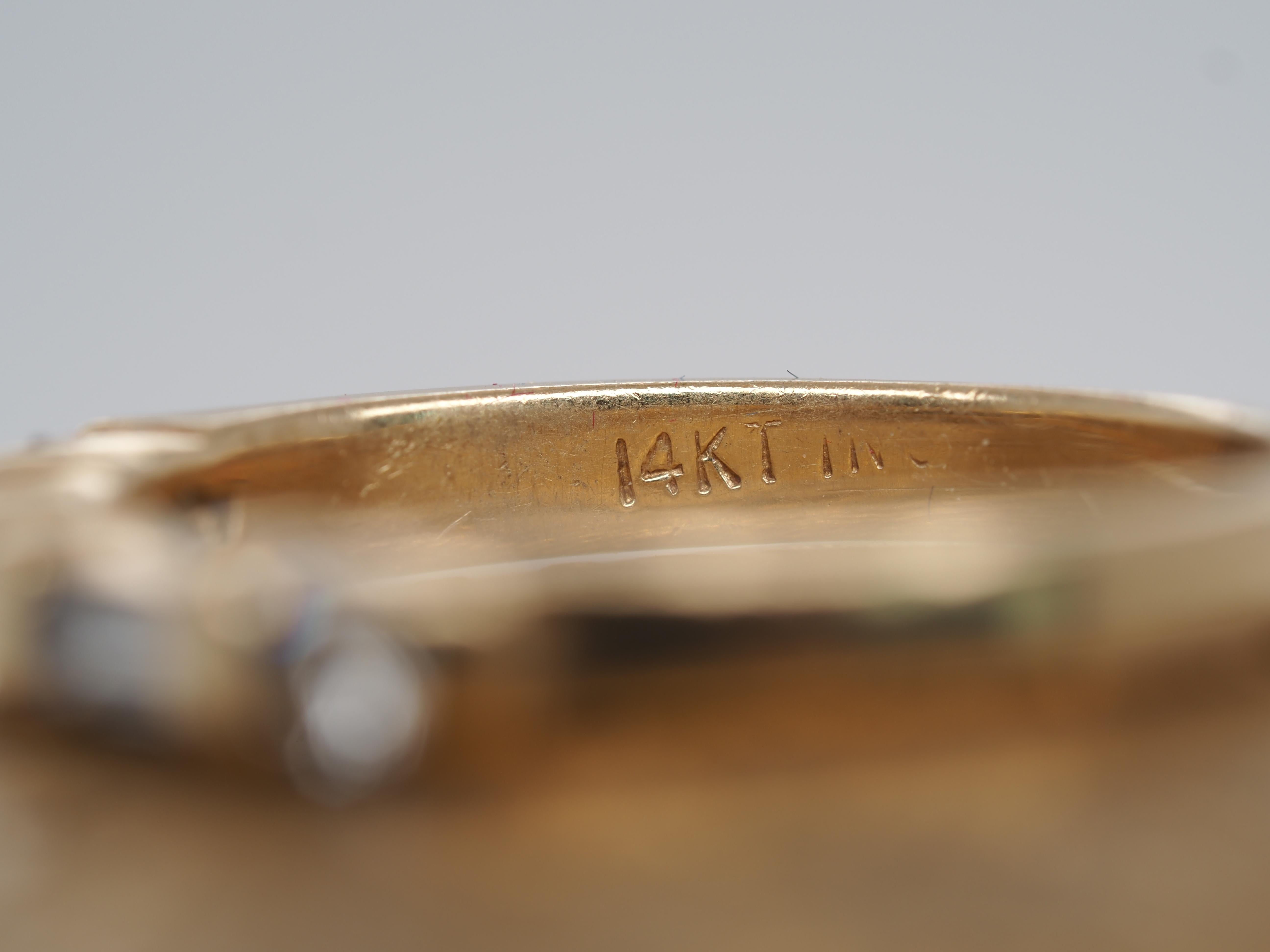 Taille ronde Bracelet en or jaune 14 carats avec diamants ronds et baguettes en vente