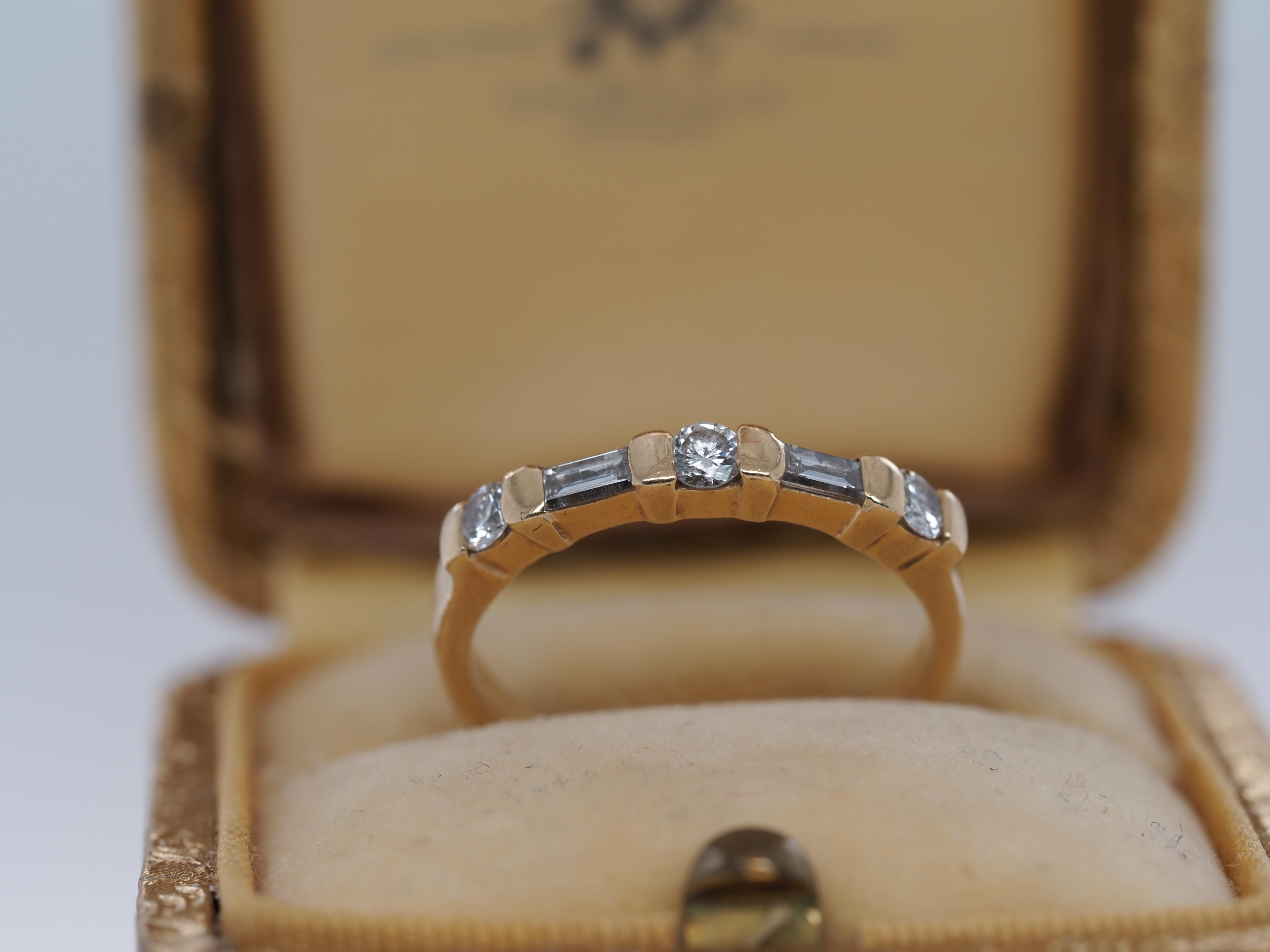 14k Yellow Gold Round and Baguette Diamond Band In Good Condition For Sale In Atlanta, GA