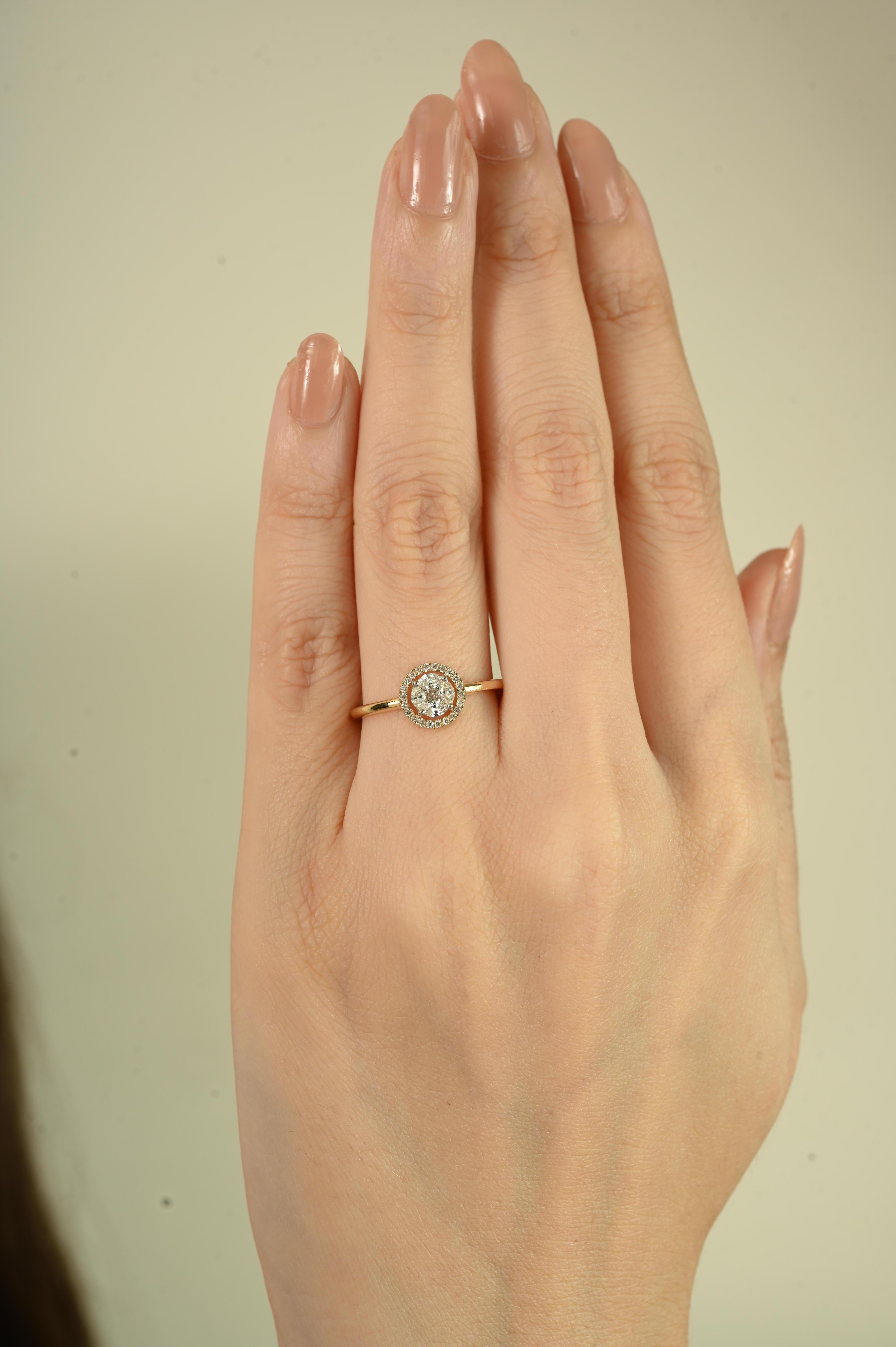 En vente :  Bague de fiançailles en or jaune 14k avec halo de diamants ronds et brillants pour elle 8