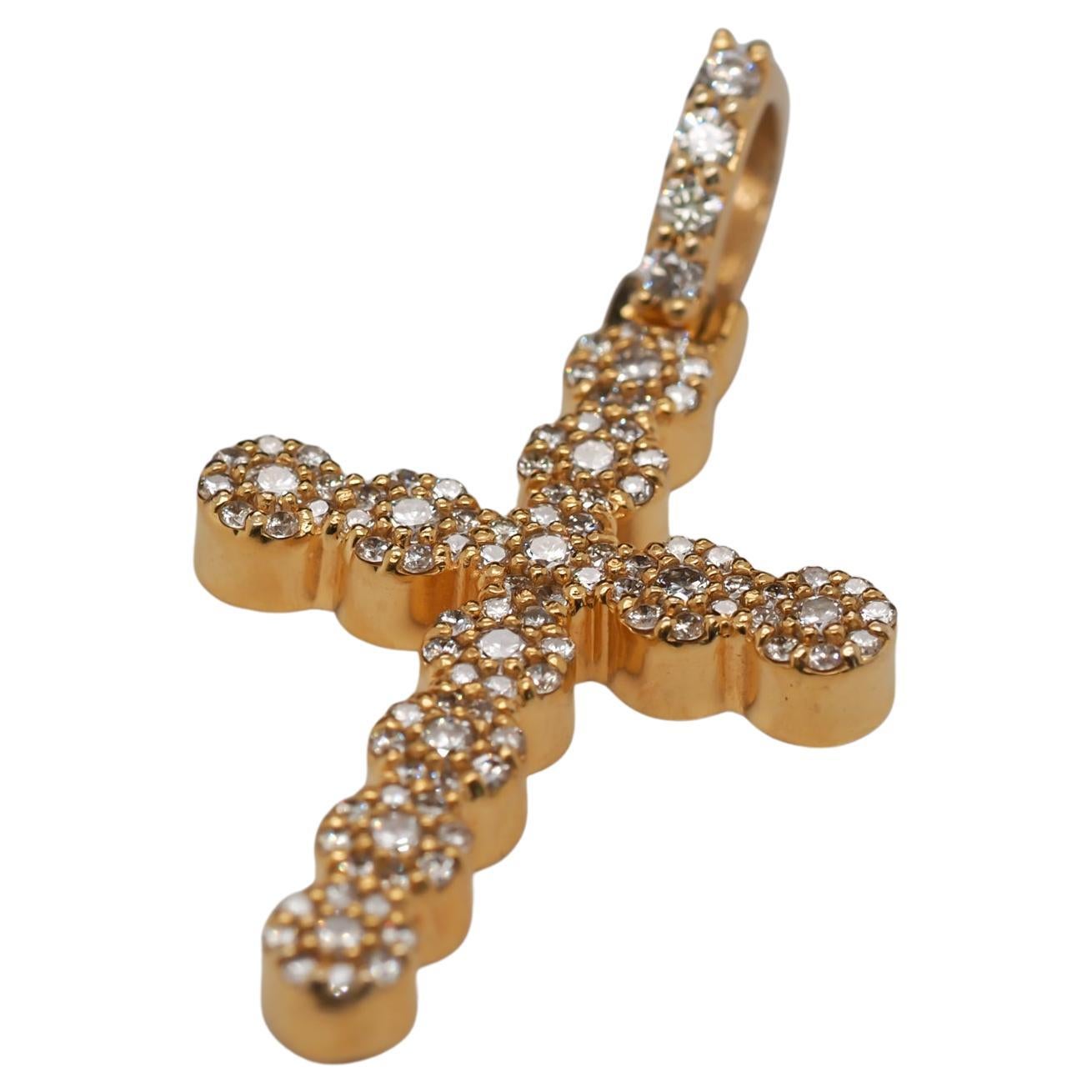 Pendentif croix en or jaune 14 carats avec diamants ronds et brillants en vente