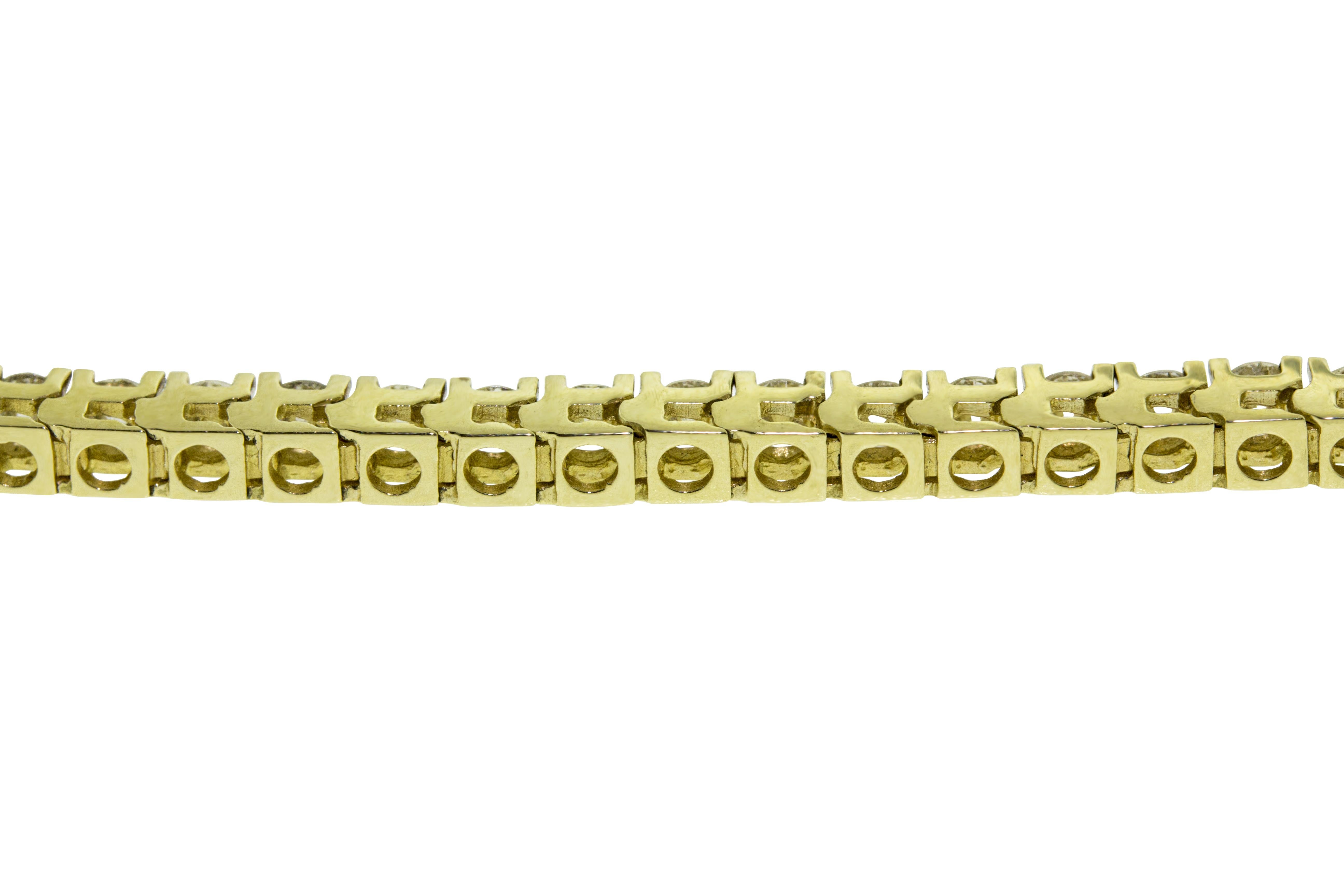 Contemporary 14 Karat Yellow Gold Round Brilliant Diamond Tennis Bracelet