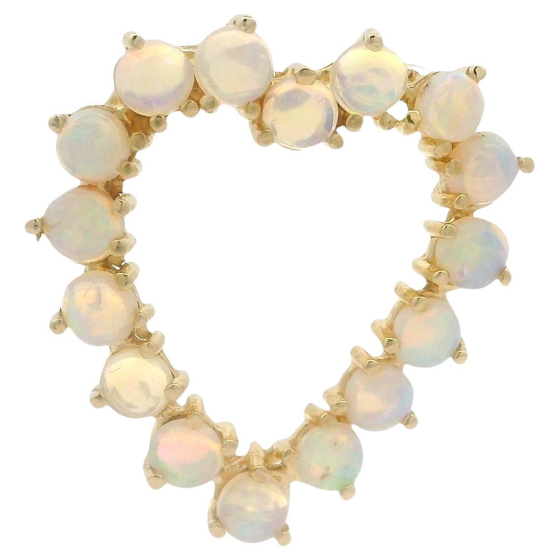 Pendentif en or jaune 14k avec cabochon rond et opale en forme de coeur ouvert
