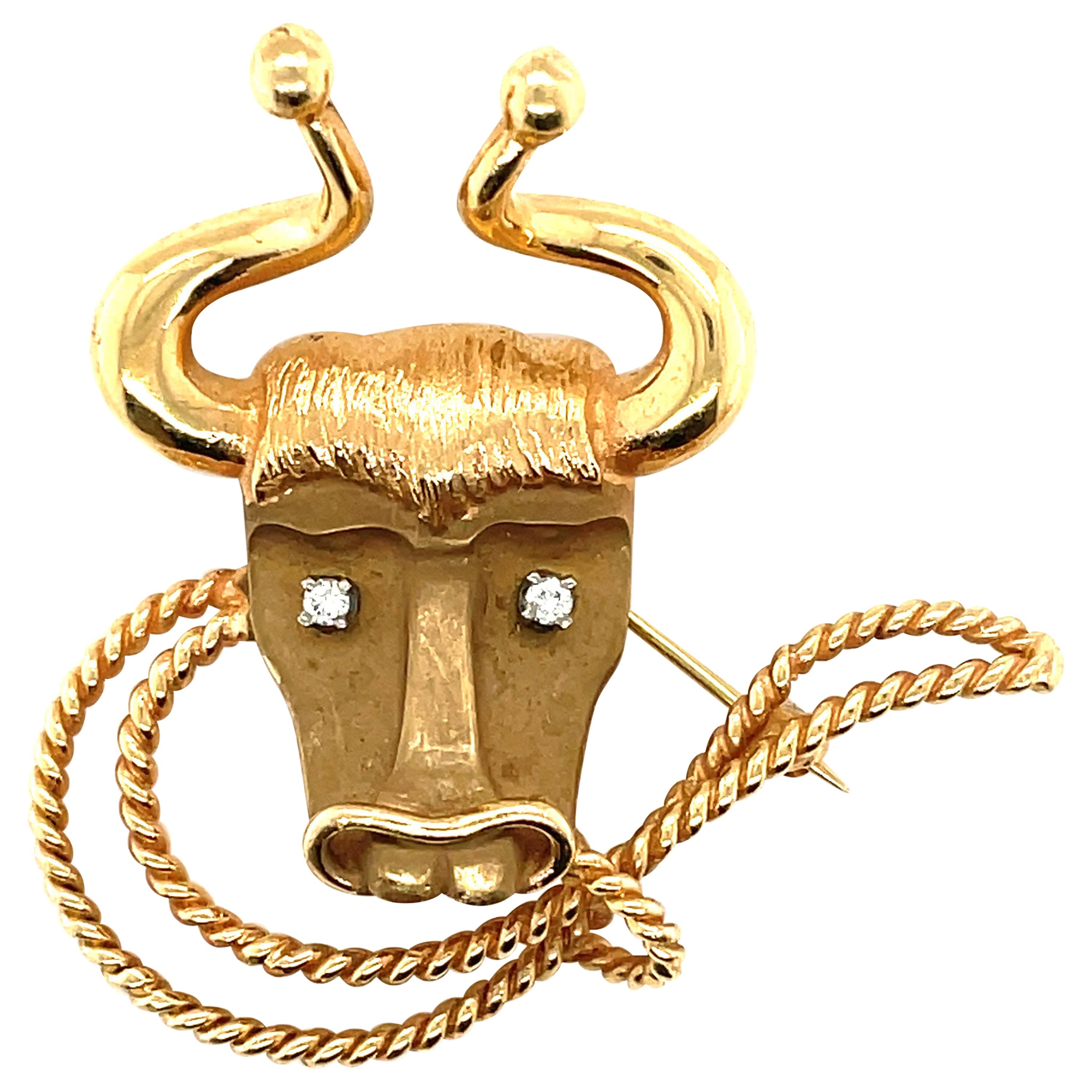 14k Yellow Gold Round Cut Diamond Bull Brooch For Sale