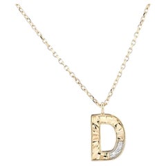 Collana con ciondolo a forma di "D" in oro giallo 14 carati con diamante a taglio rotondo