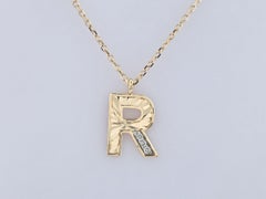 Collana con ciondolo a forma di "R" in oro giallo 14 carati con diamante a taglio rotondo