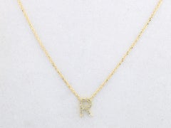 Collana con ciondolo con iniziale "R" in oro giallo 14K con diamanti a taglio tondo e pavé