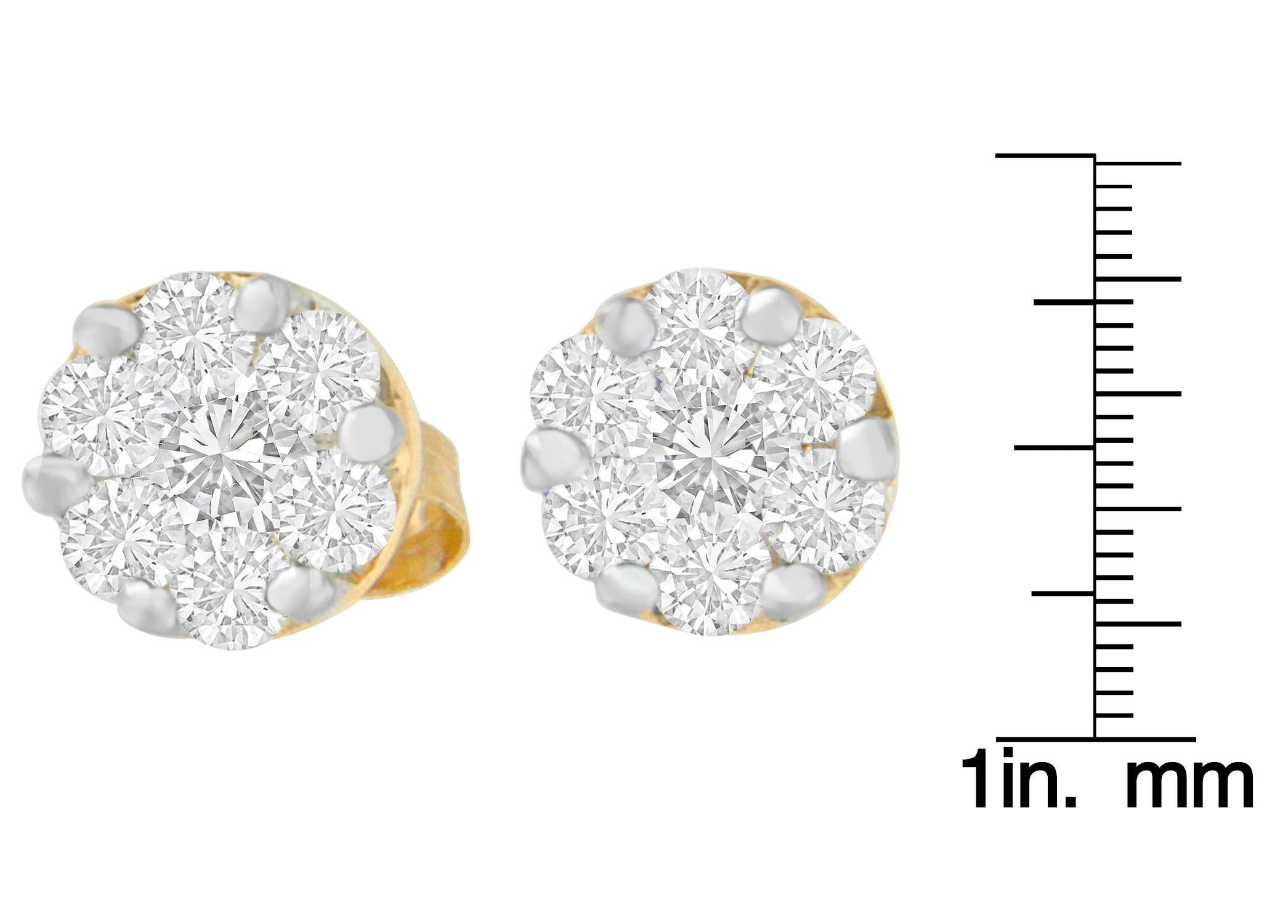 Taille ronde Boucles d'oreilles en or jaune 14K avec grappes de diamants ronds de 0,75 carat en vente
