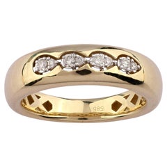 14K Yellow Gold Round Cut Four-Cluster Scalloped Diamond Dome Ring
